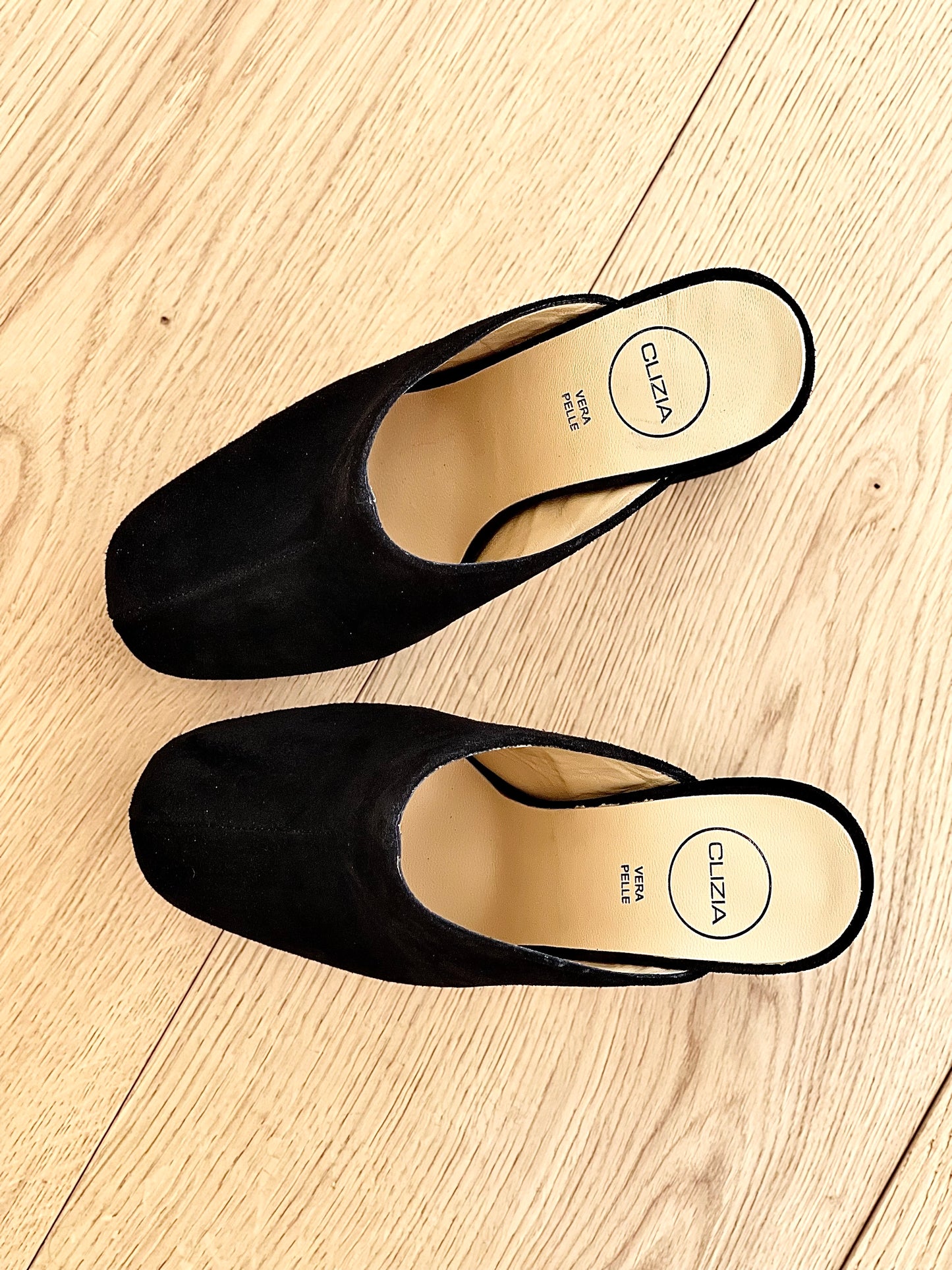 ELVIRA BLACK SUEDE