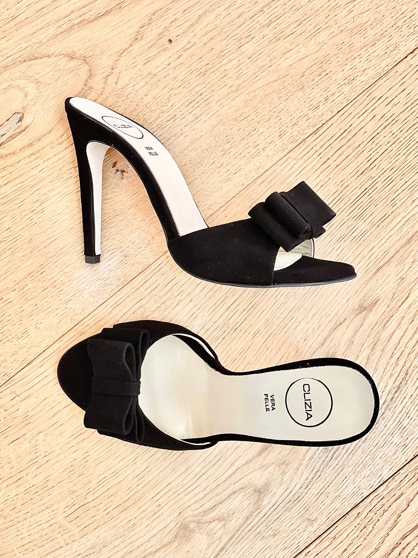 LIZ BLACK SUEDE