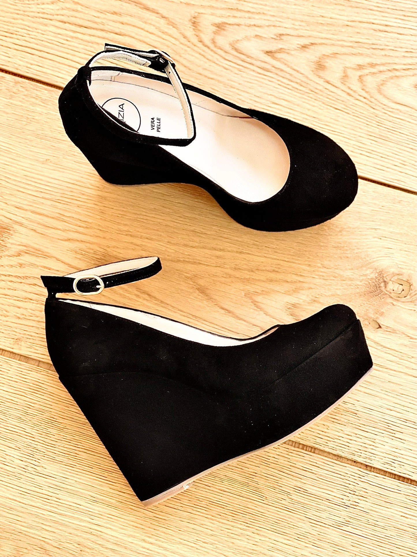 MONIQUE BLACK SUEDE