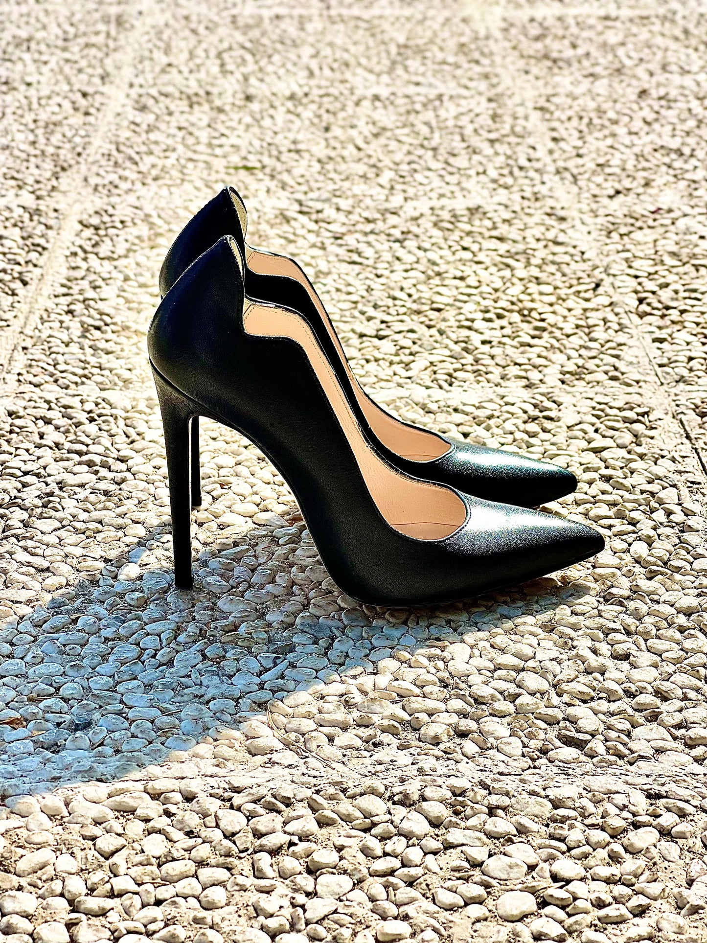 LOLA BLACK