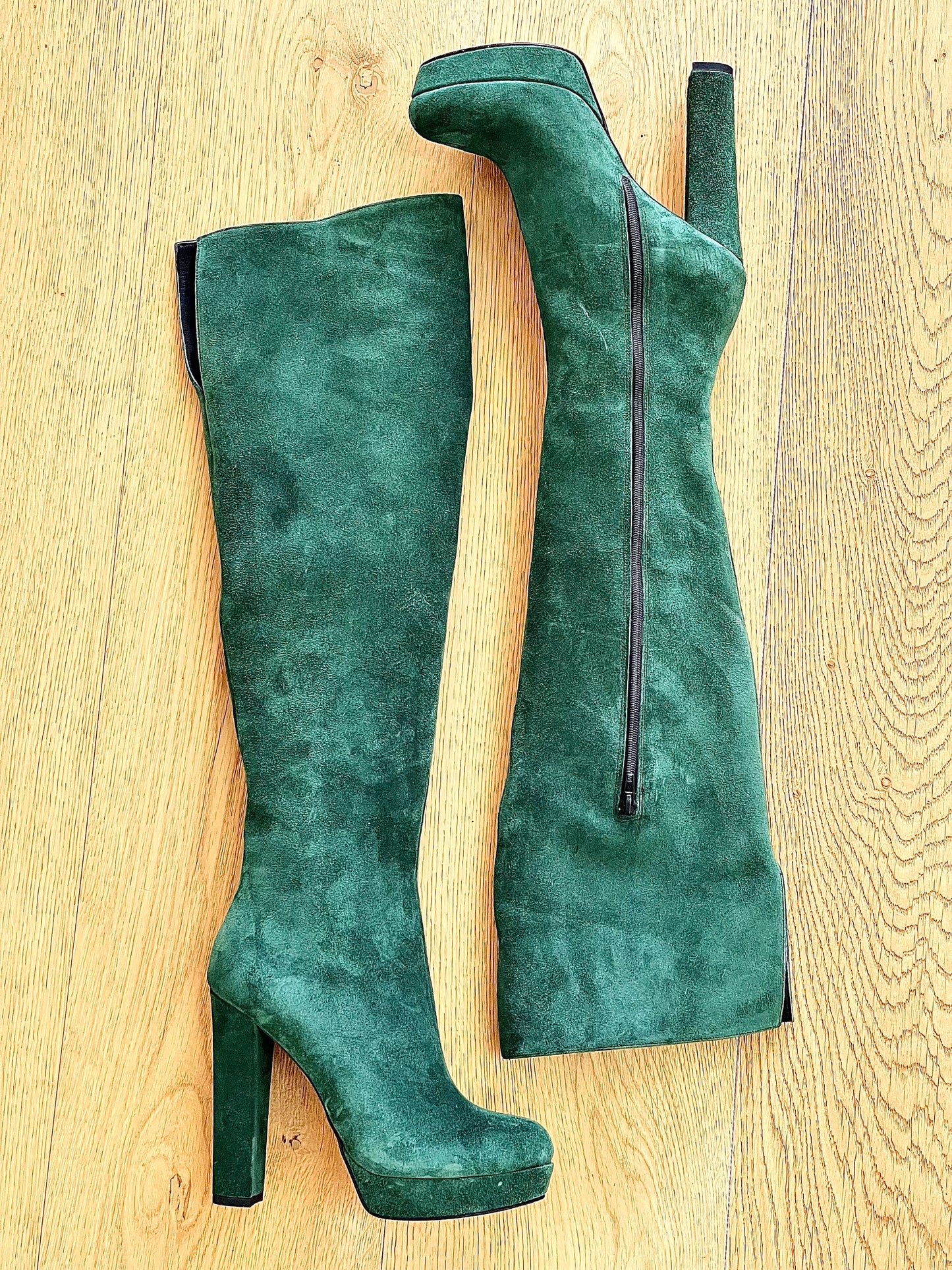 KRISTEN SUEDE PULLO