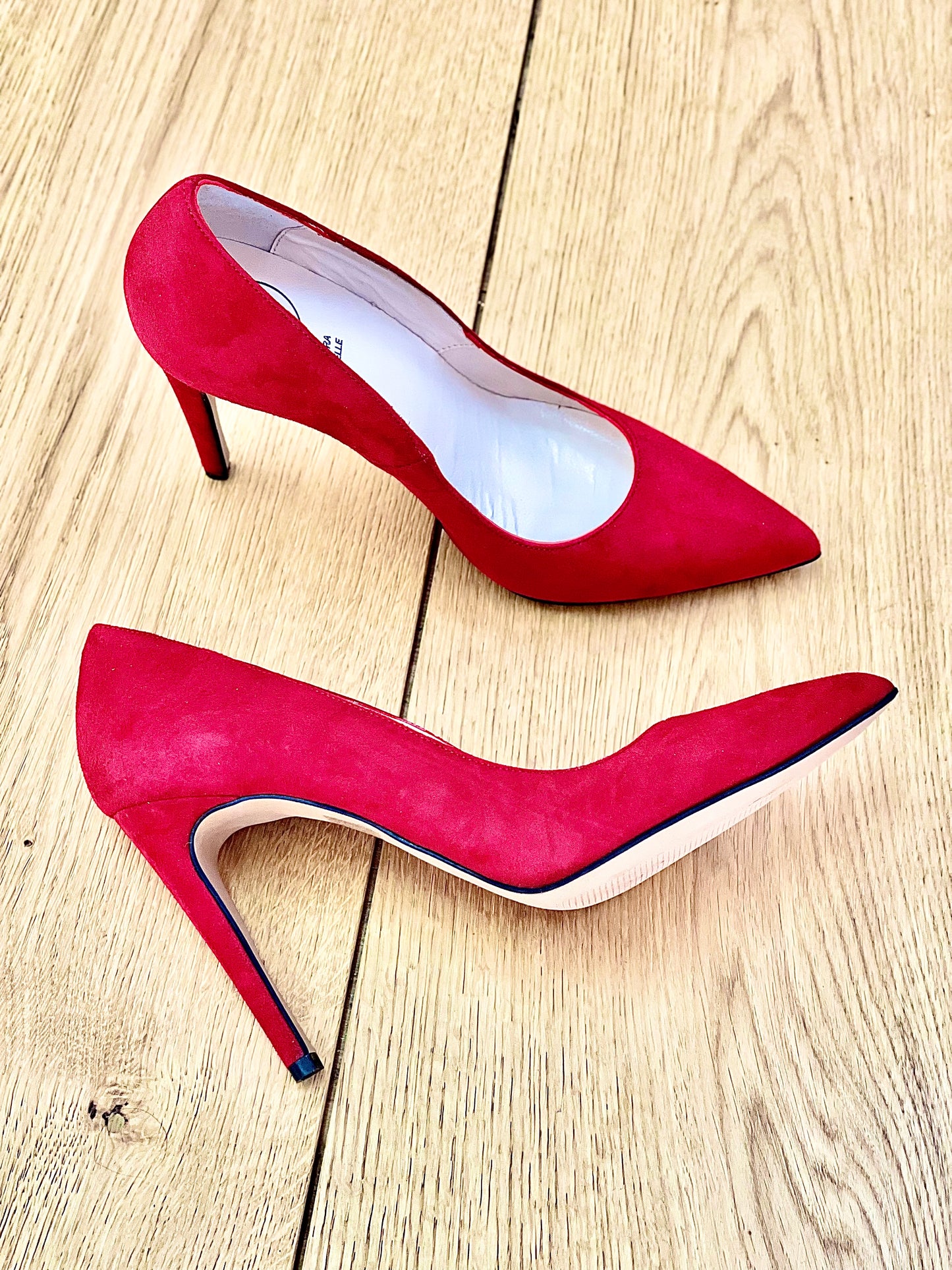 NOE RED SUEDE