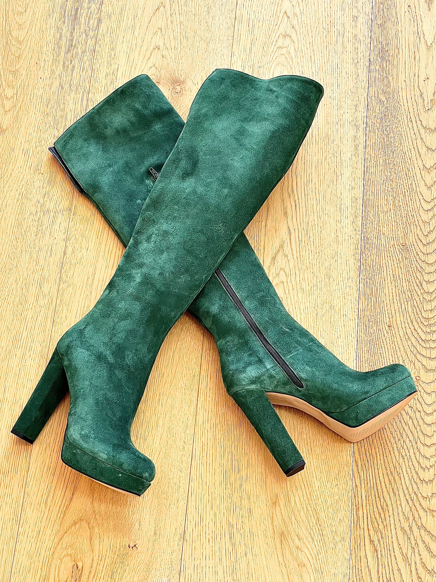 KRISTEN SUEDE PULLO