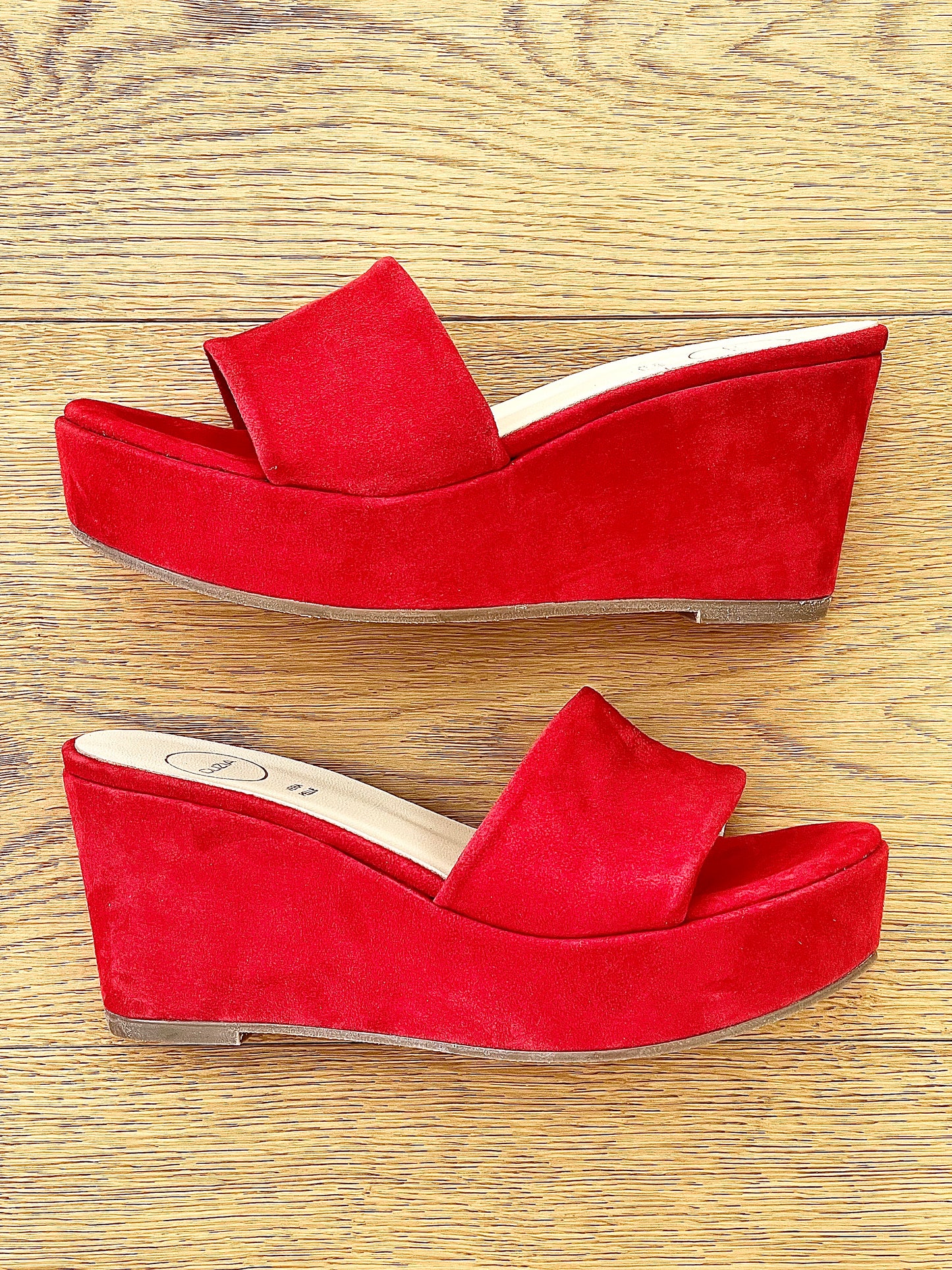 ARON RED SUEDE