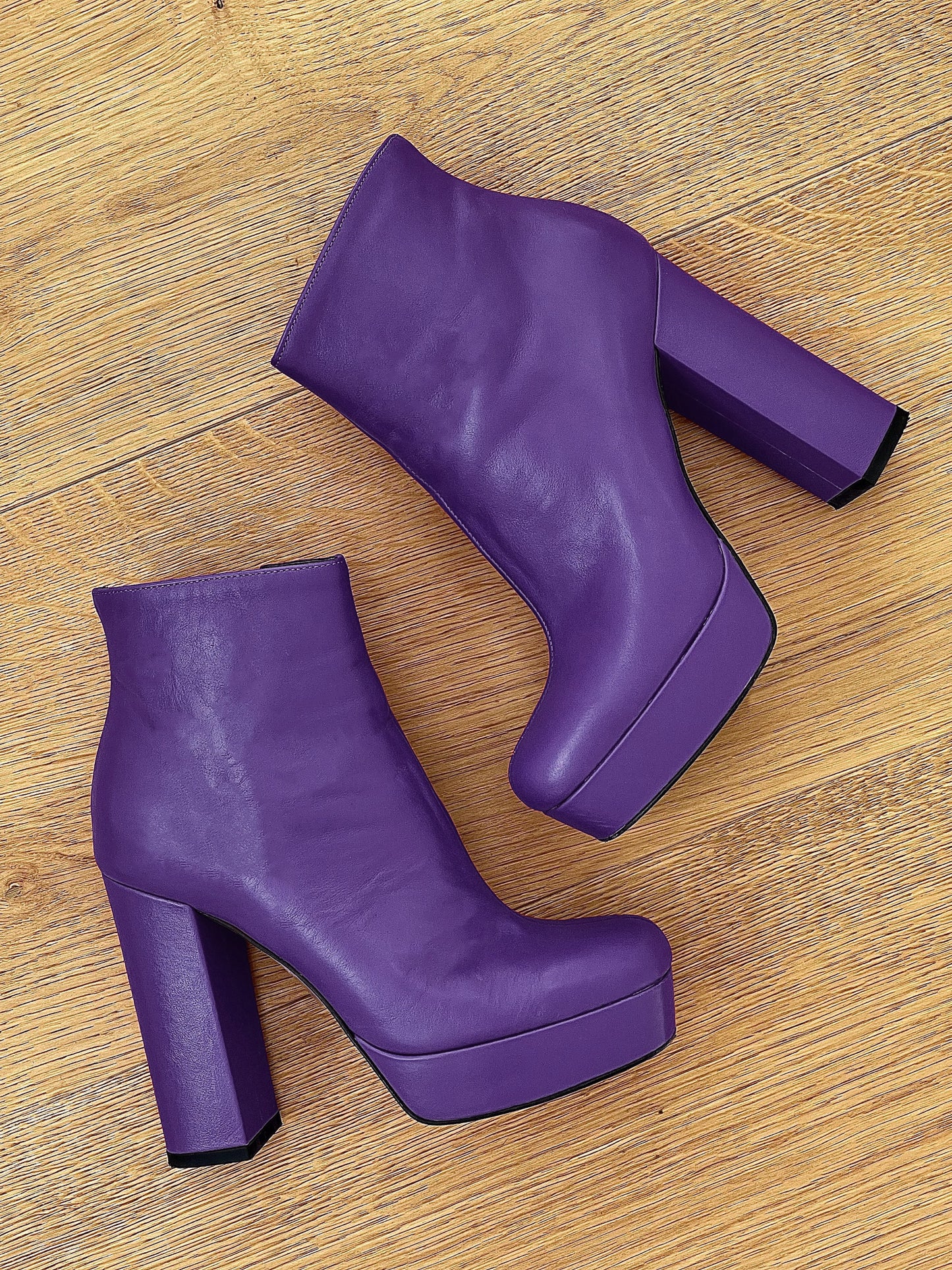 CUIR VIOLET DE DETROIT