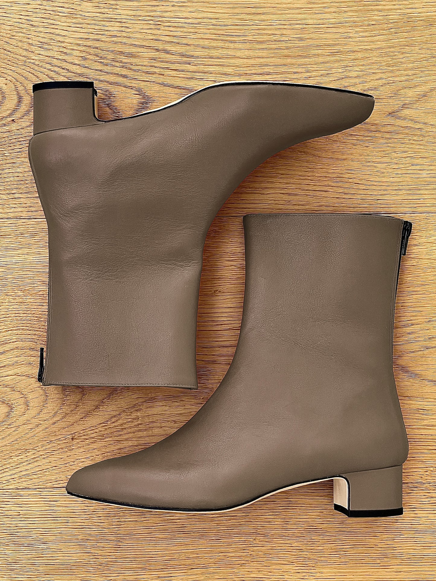 PLANET LEATHER TAUPE