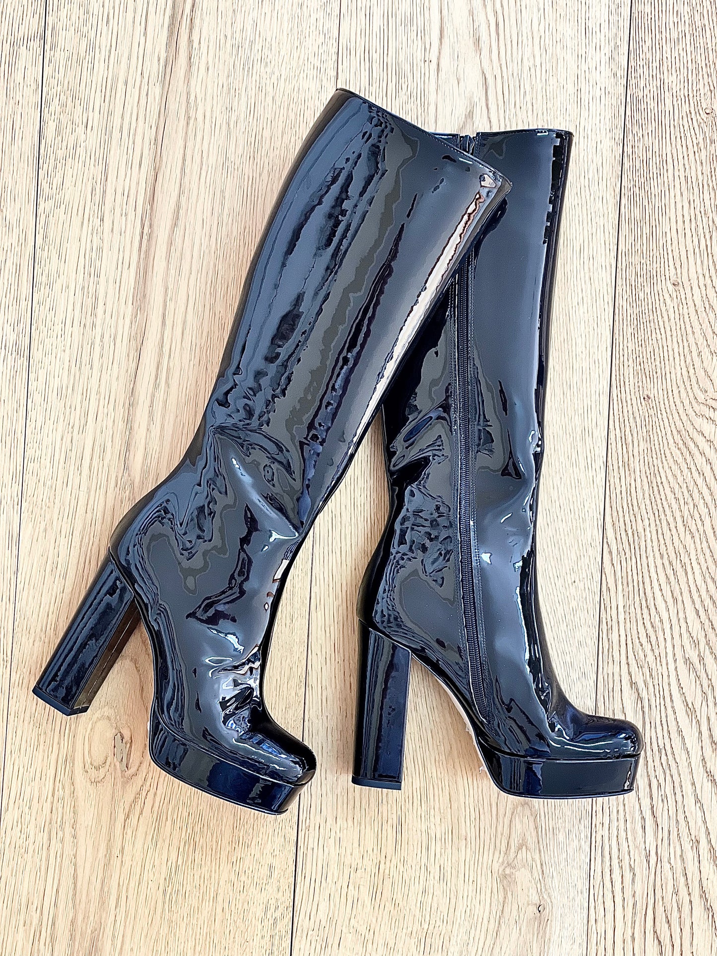 TIBET NOIR CUIR VERNI