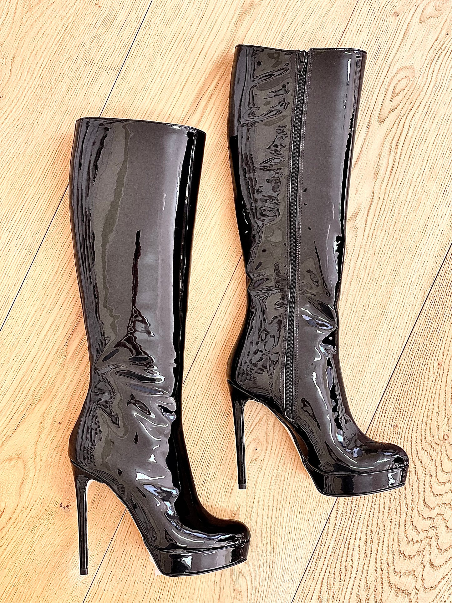 PEINTURE NOIRE URSULA