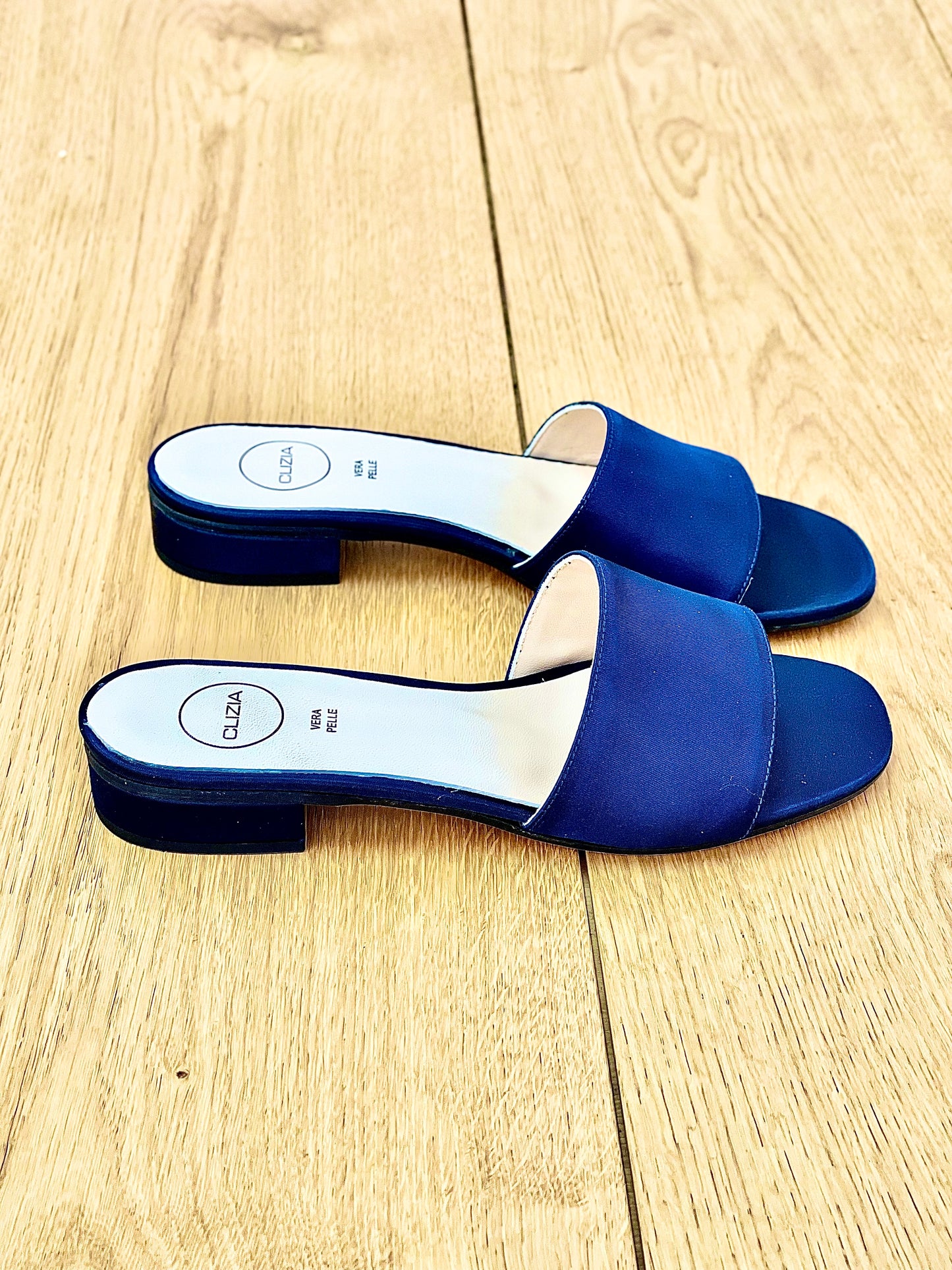 MANHATTAN BLEU SATIN