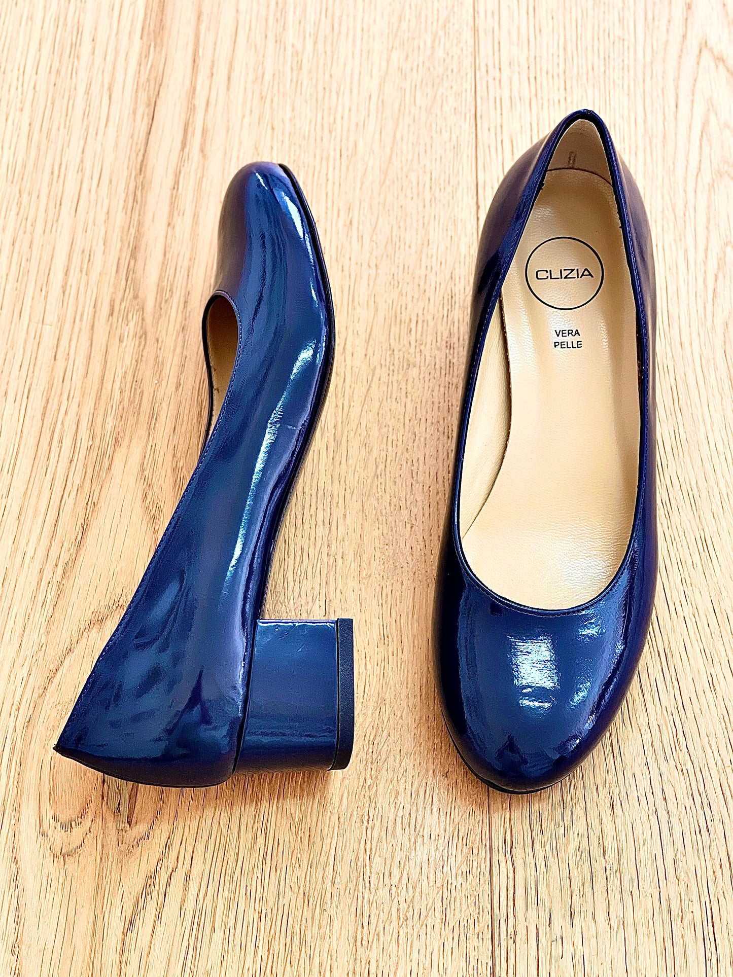 TAYLOR BLEU CUIR VERNI