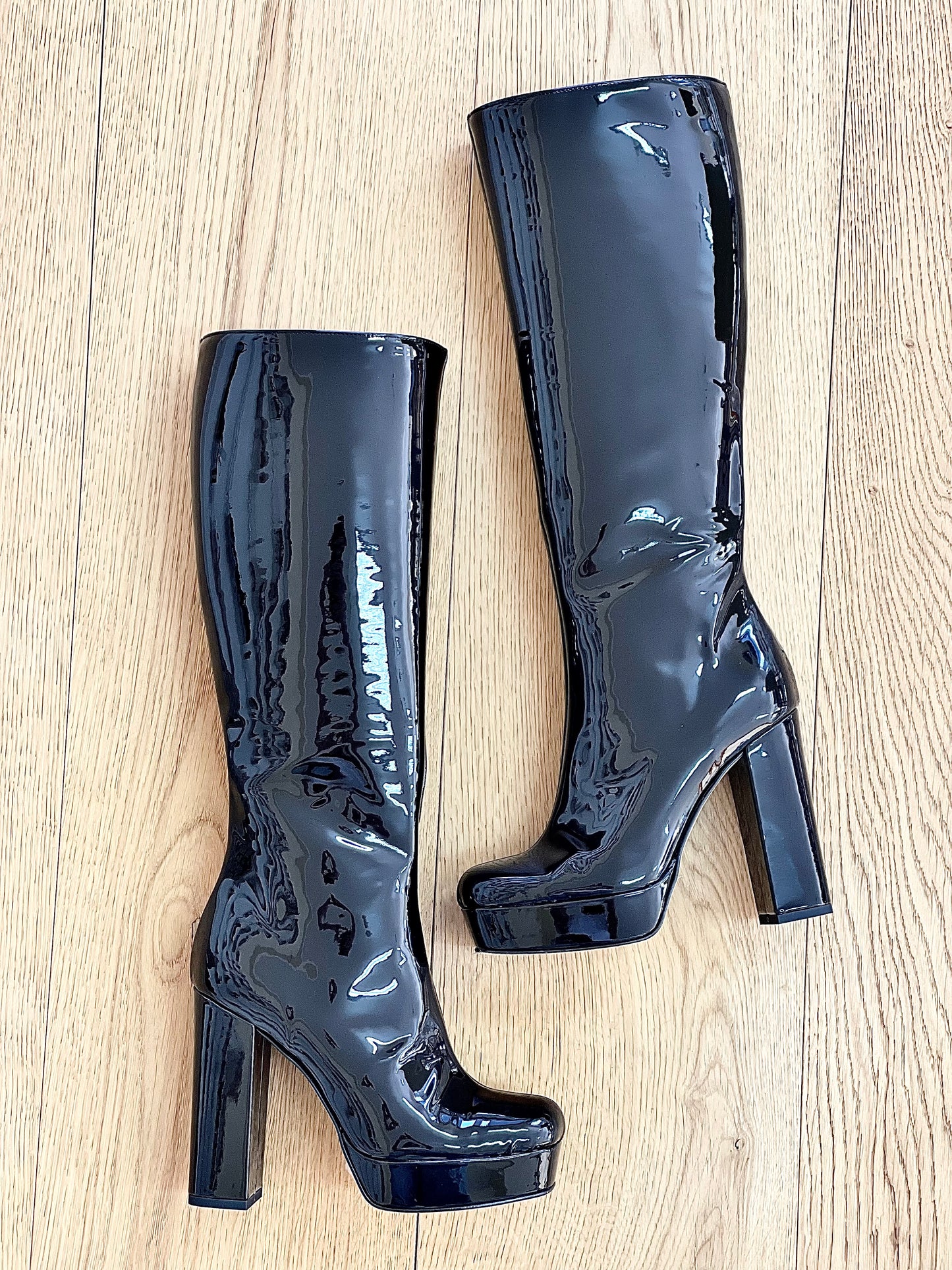 TIBET NOIR CUIR VERNI