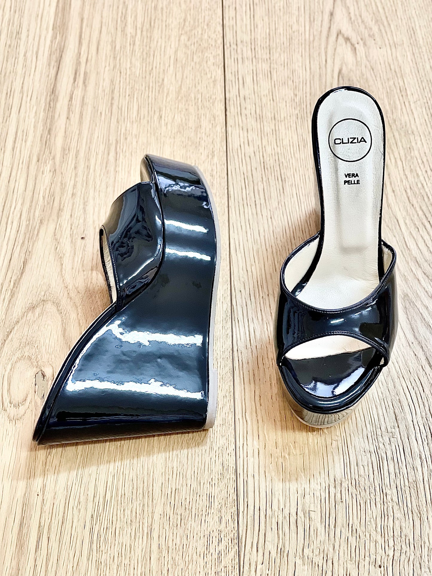 ALLISON NOIR CUIR VERNI