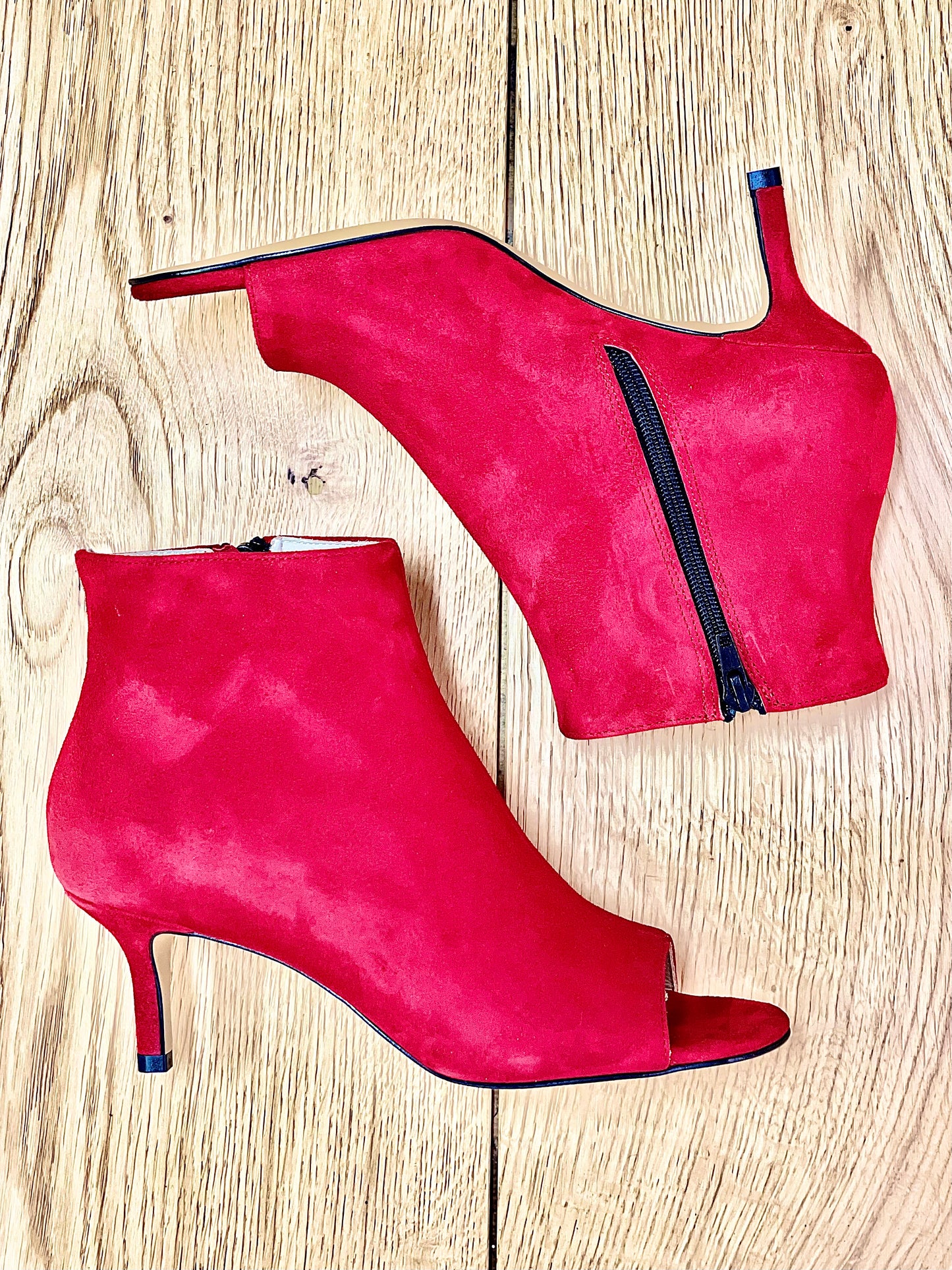 AFRICA RED SUEDE