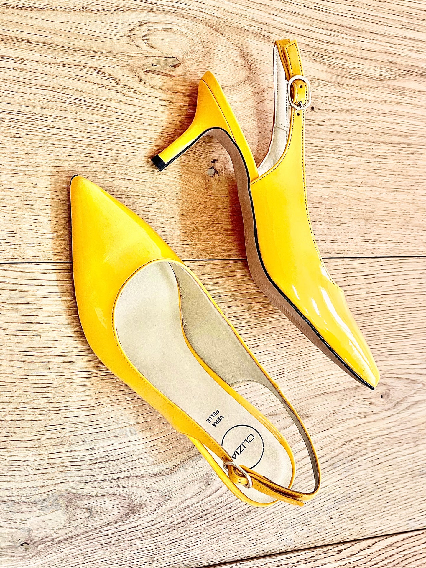 PEINTURE JAUNE SONIA