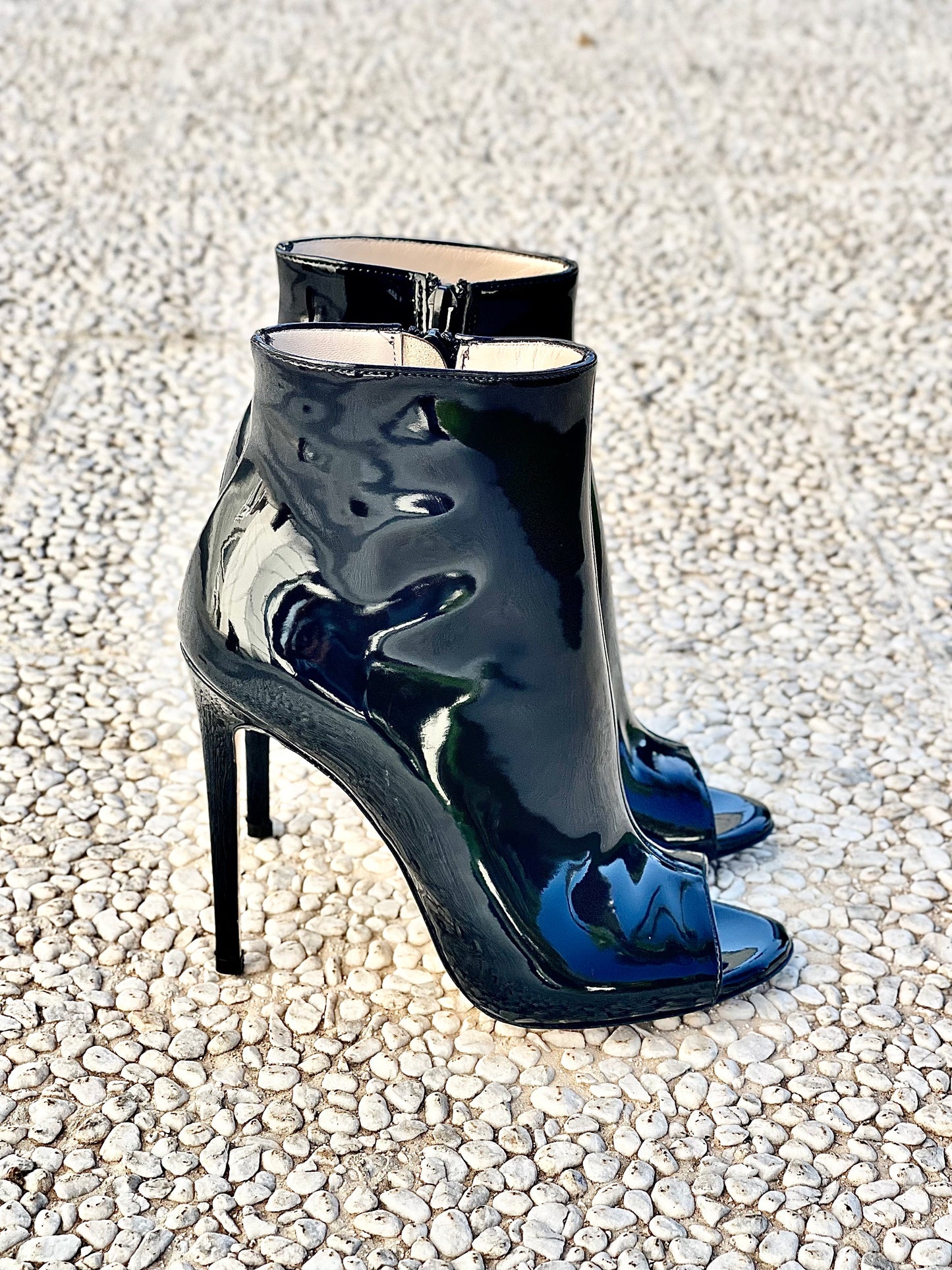 CUIR VERNI NOIR PARIS