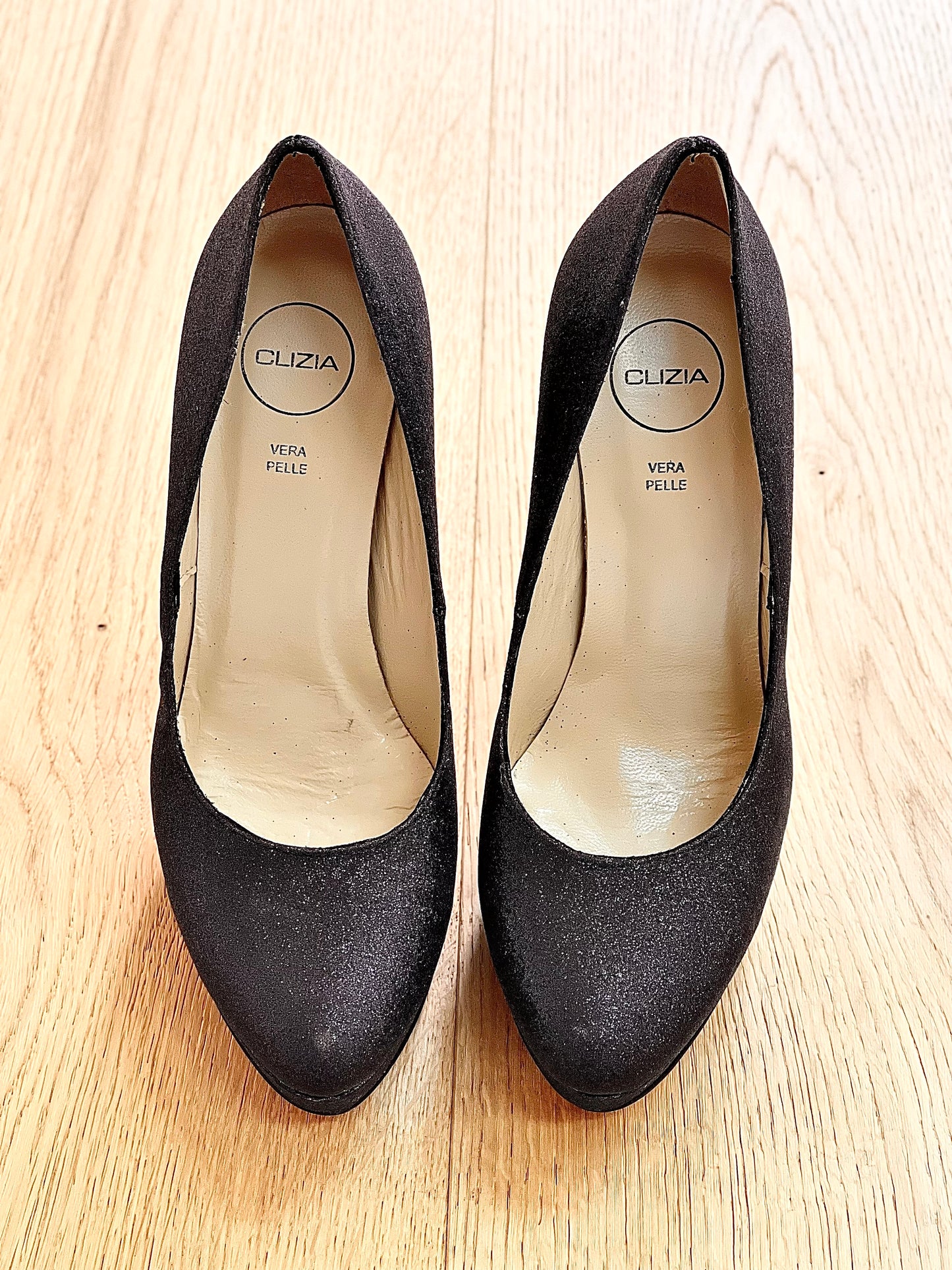 MÊME LA POUDRE NOIRE