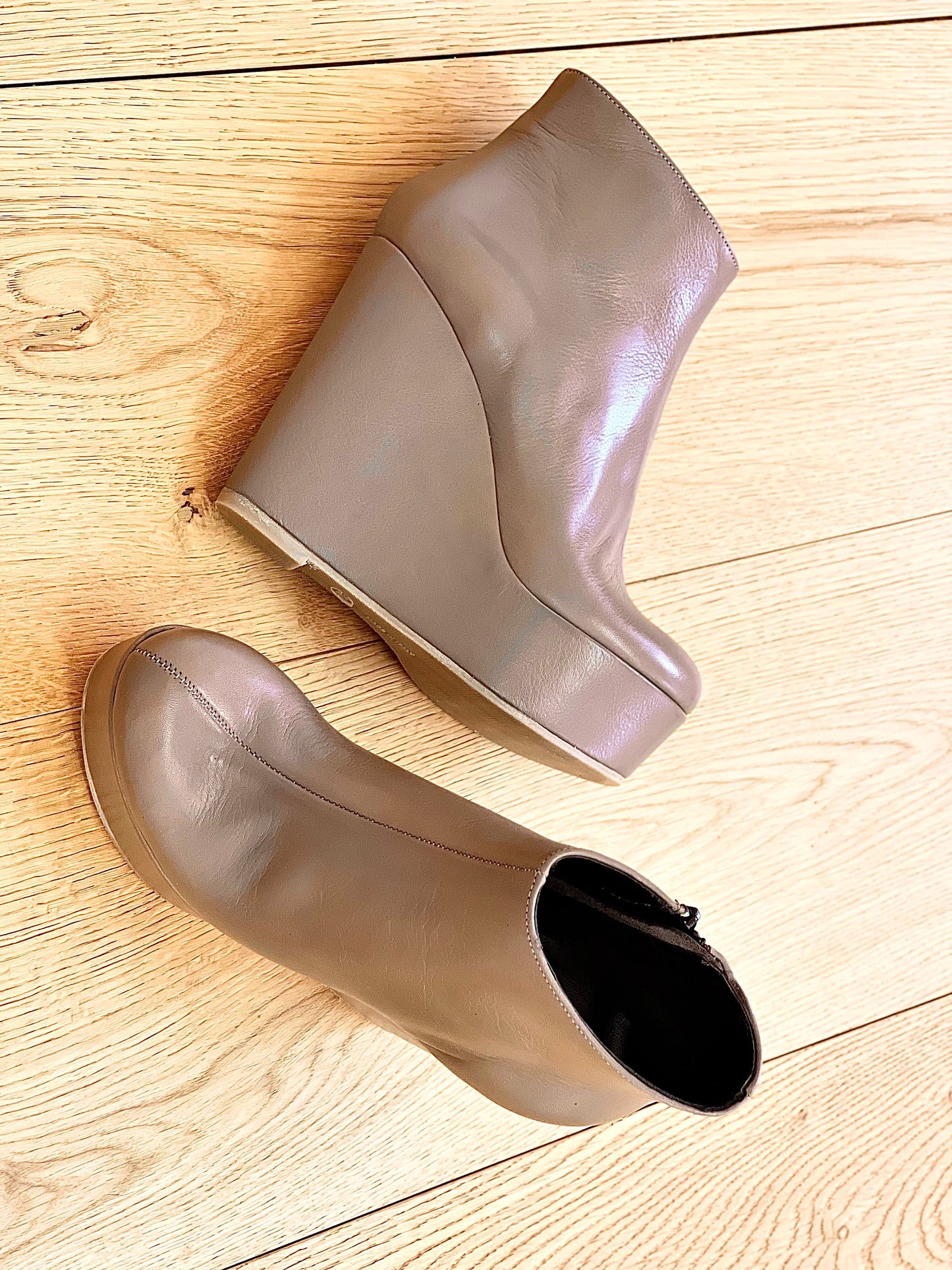 BOTTE EN CUIR TAUPE