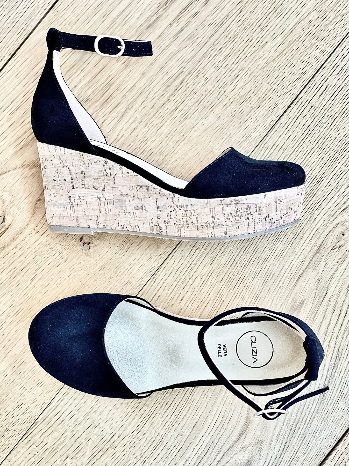 MANILLE EN DAIM NOIR