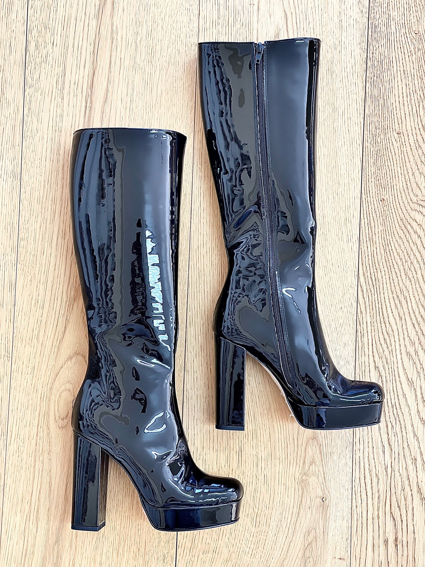 TIBET NOIR CUIR VERNI