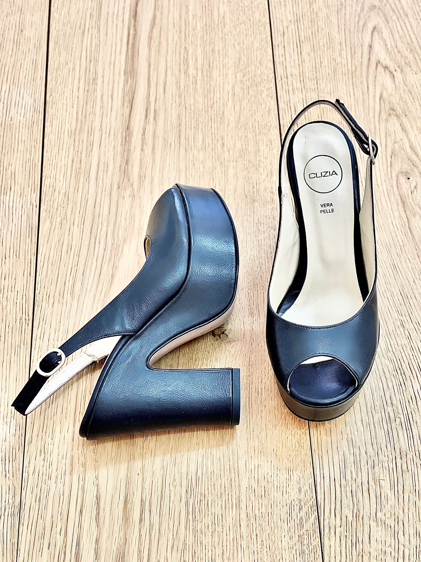 HELLEN LEATHER BLACK