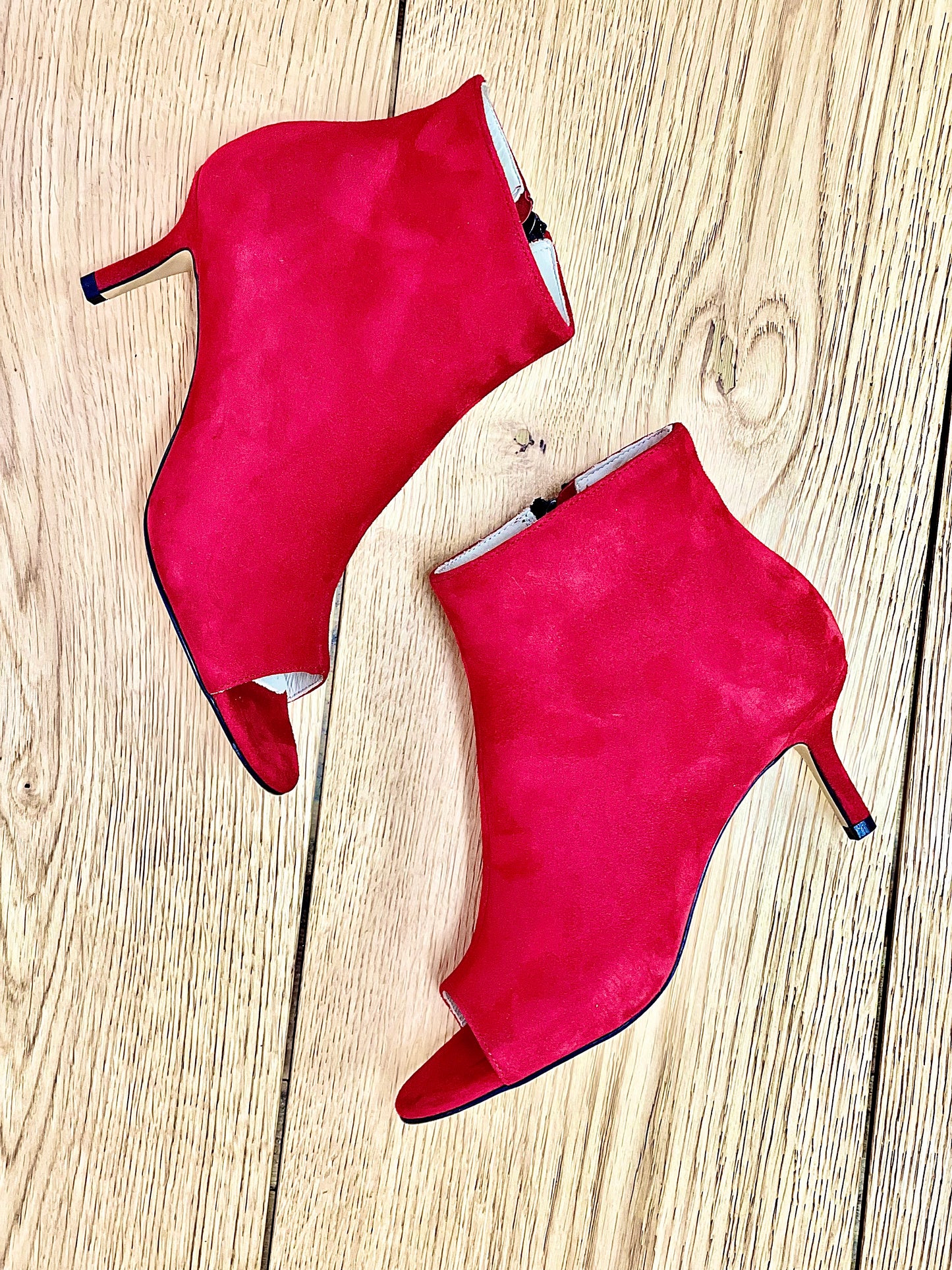 AFRICA RED SUEDE