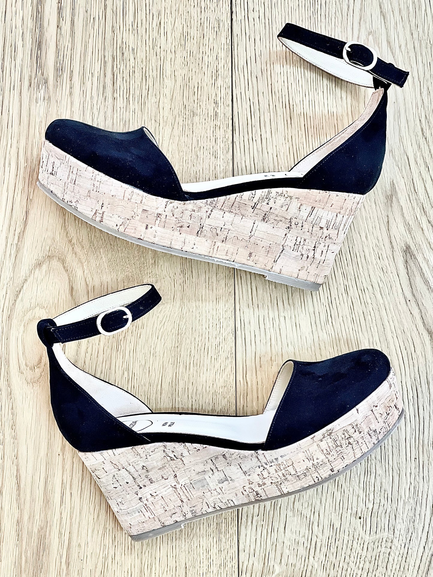 MANILLE EN DAIM NOIR