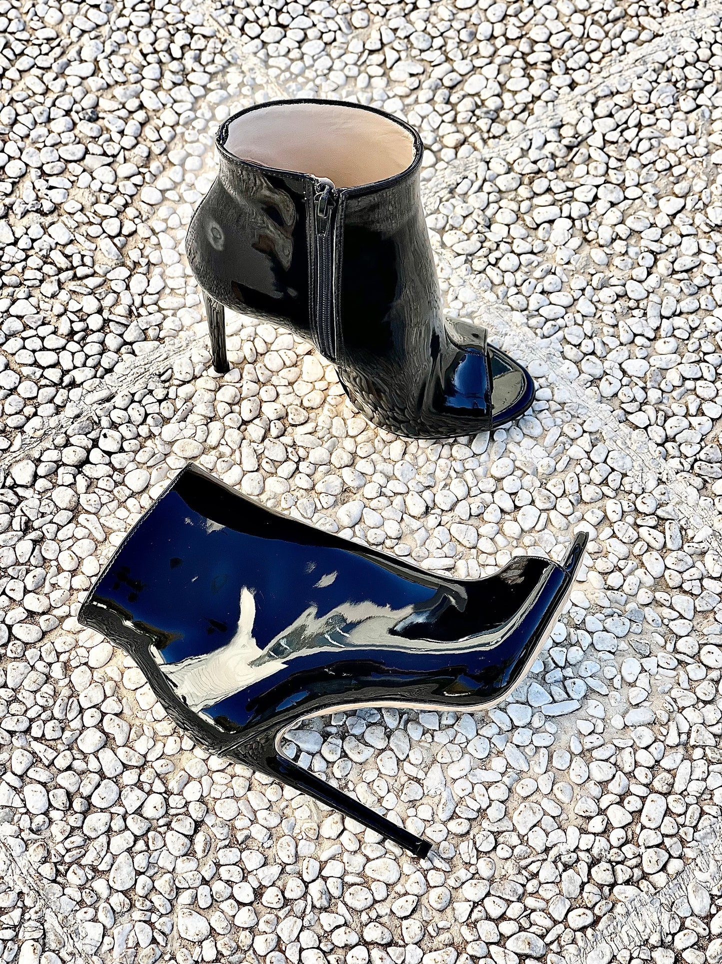 CUIR VERNI NOIR PARIS