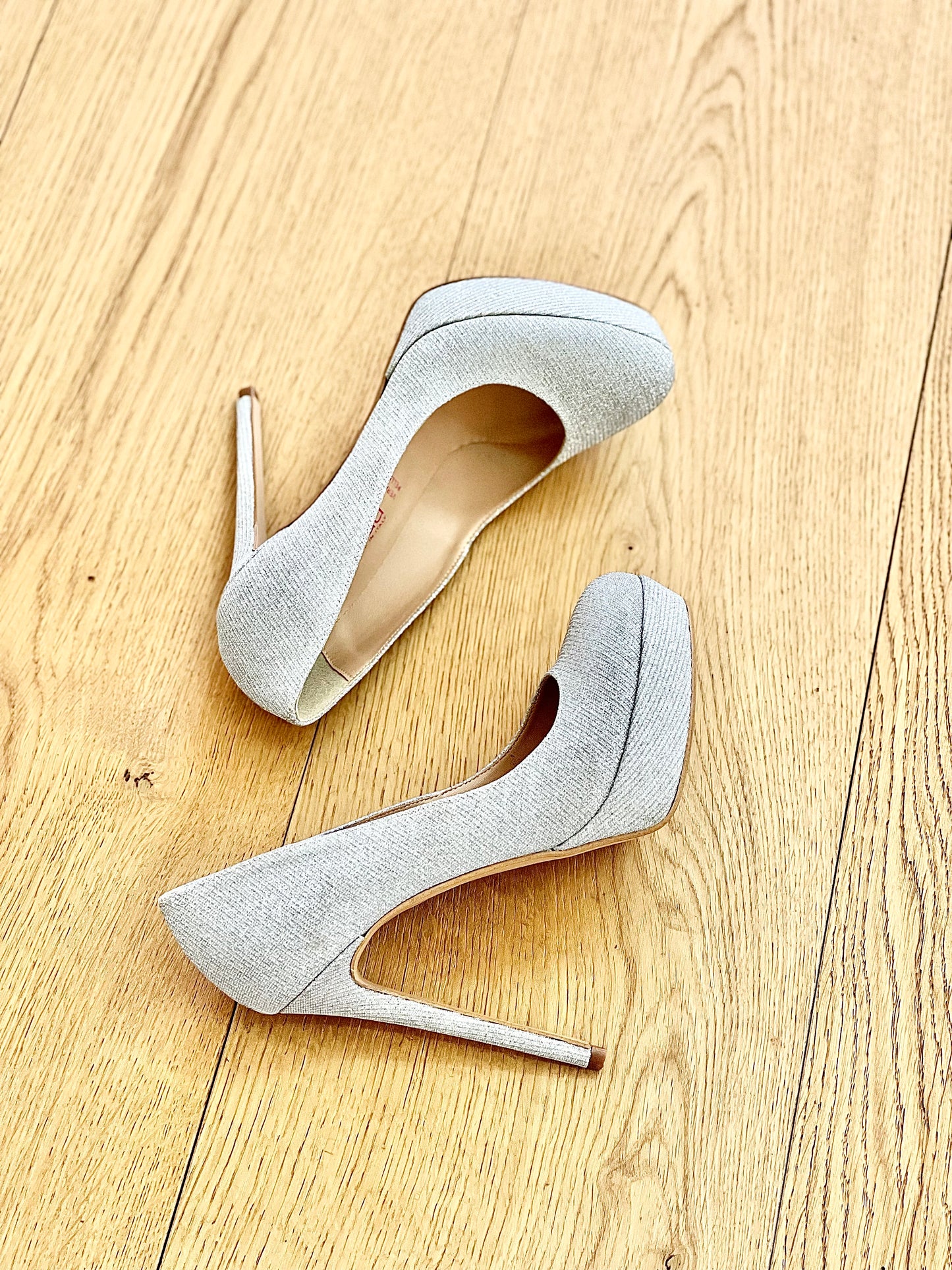 MÊME LES PAILLETTES D'ARGENT