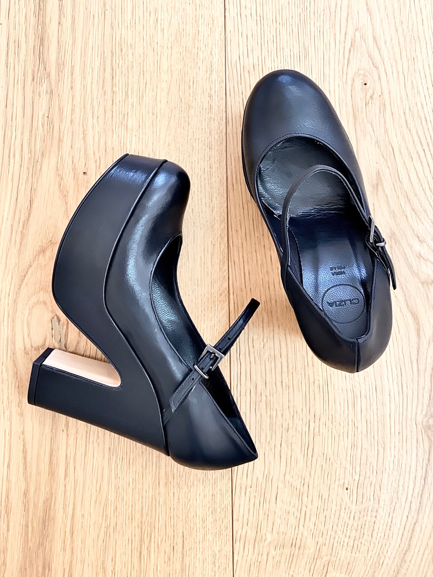 FINLEY LEATHER BLACK