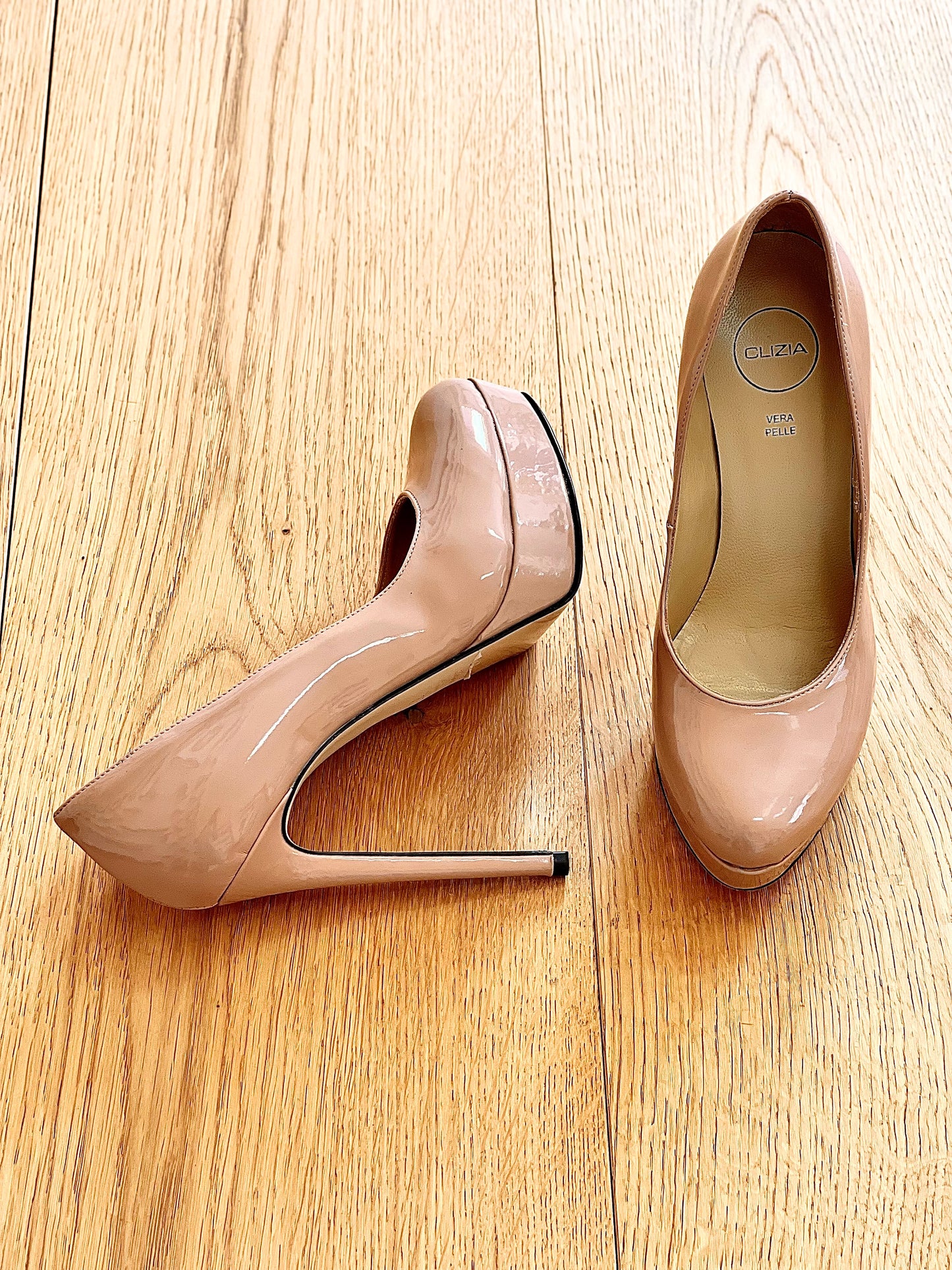 MÊME LA PEINTURE NUE