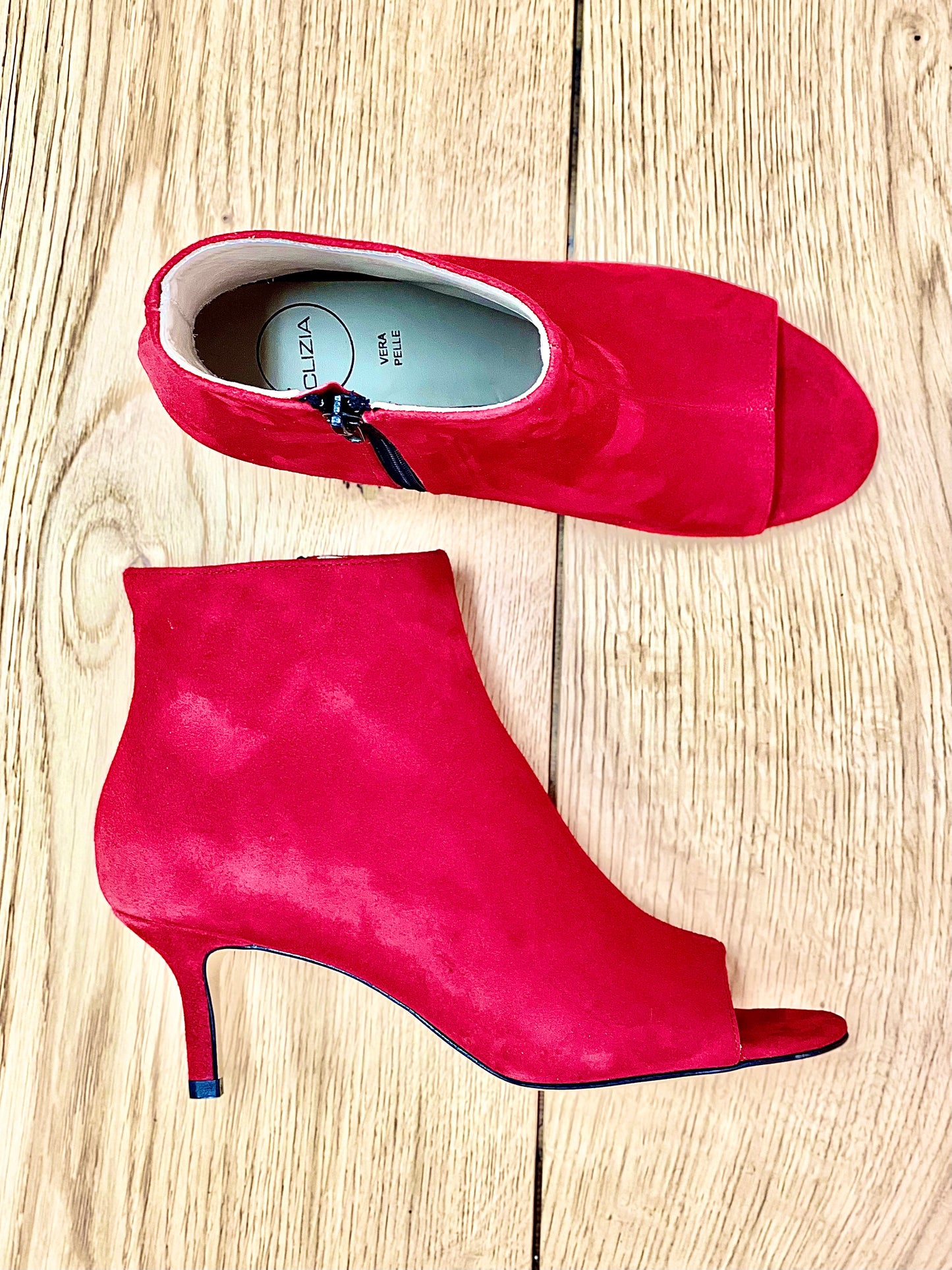 AFRICA RED SUEDE