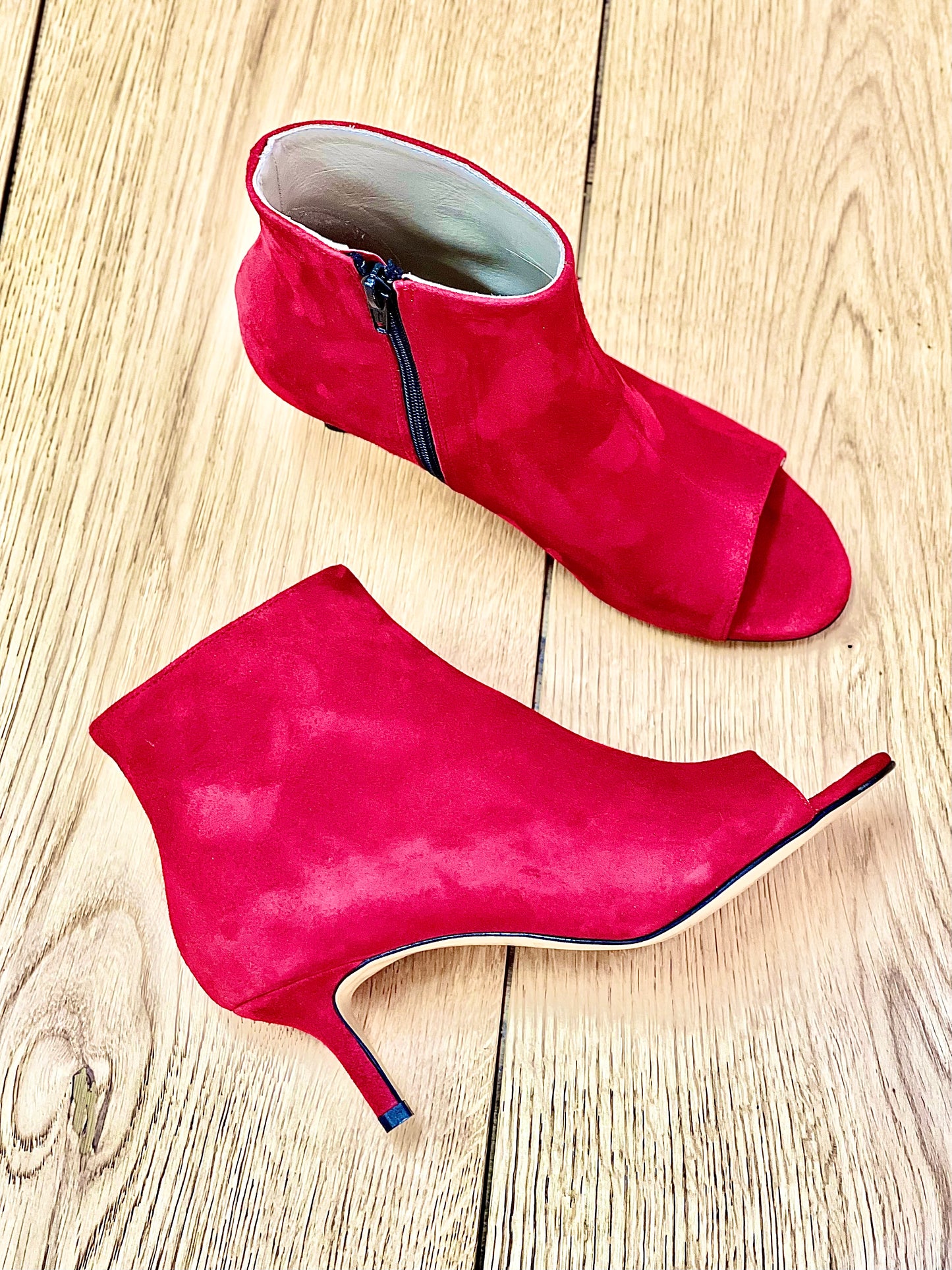 AFRICA RED SUEDE