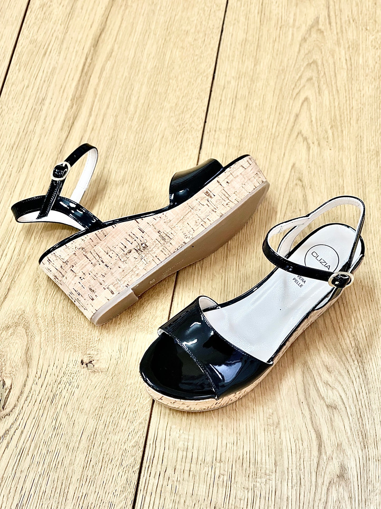 NIKITA CUIR VERNI NOIR