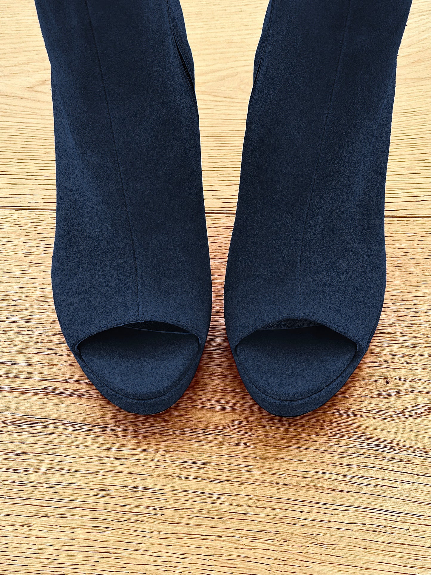 LONDON BLUE SUEDE