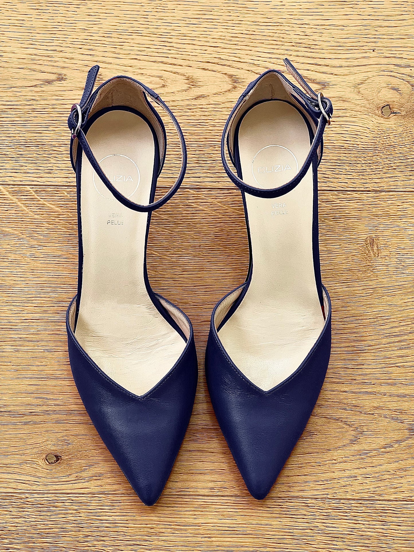 ADA BLAUW LEER