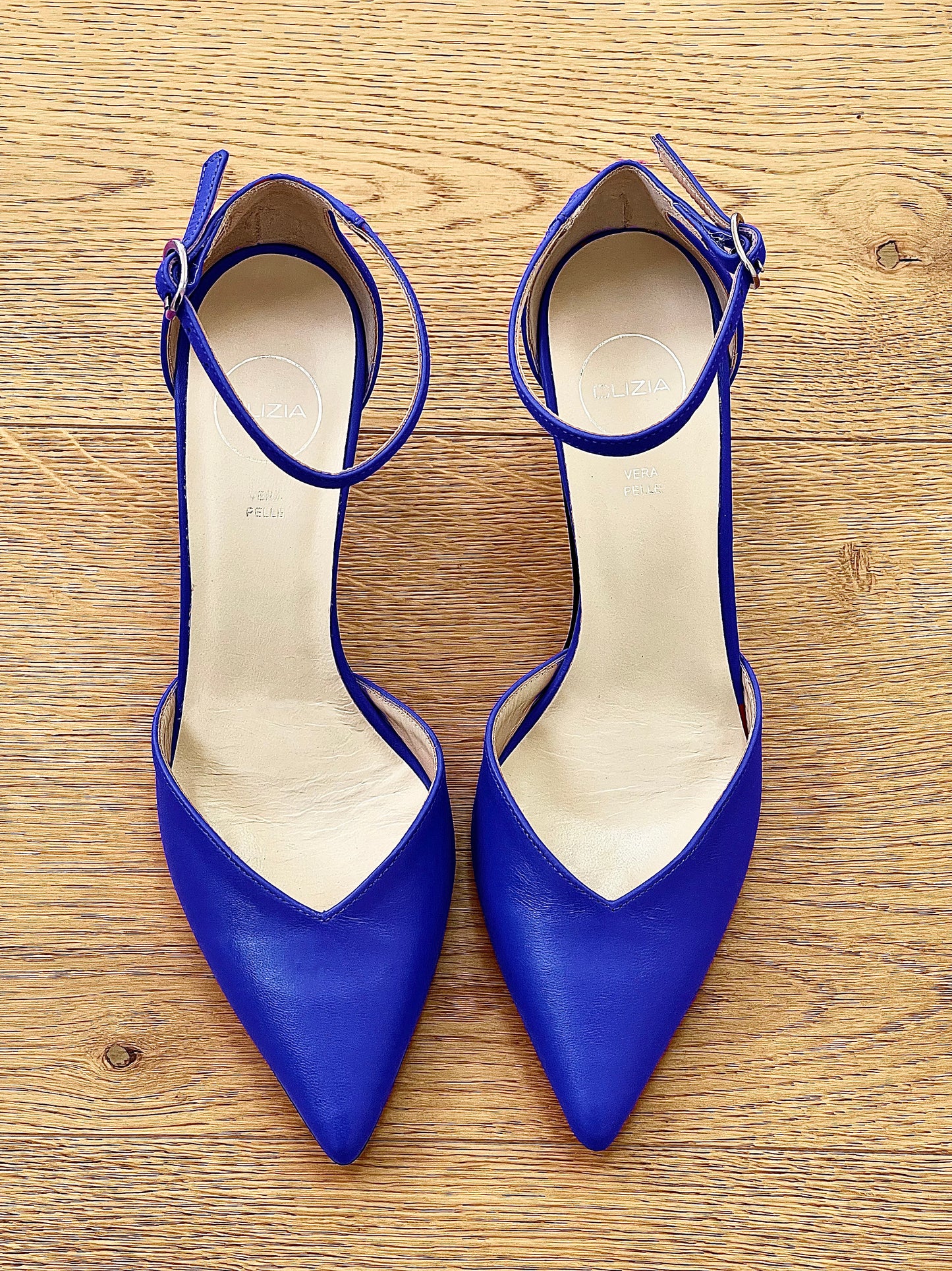 ADA BLAUW LEER