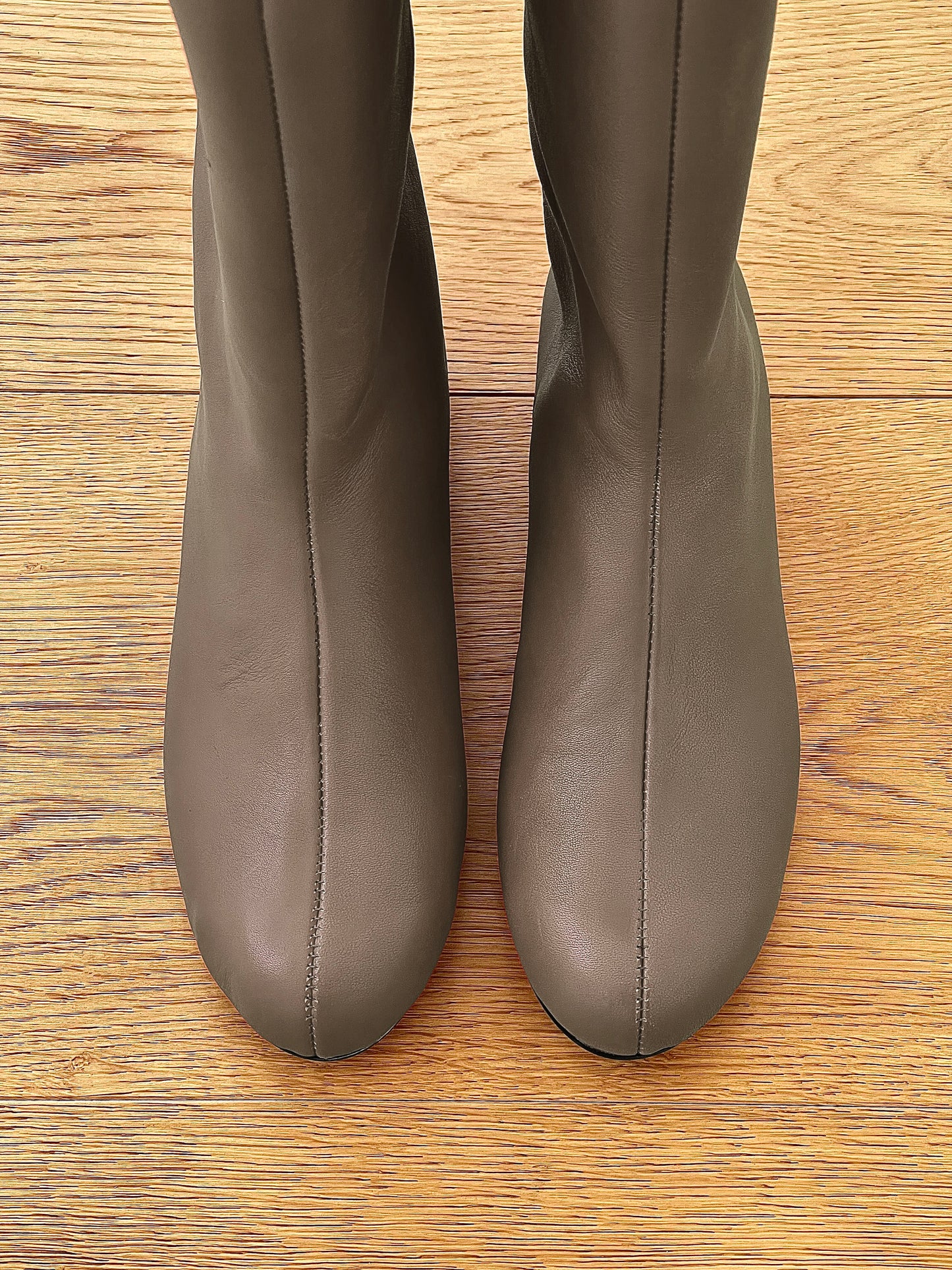 CINDY LEER TAUPE