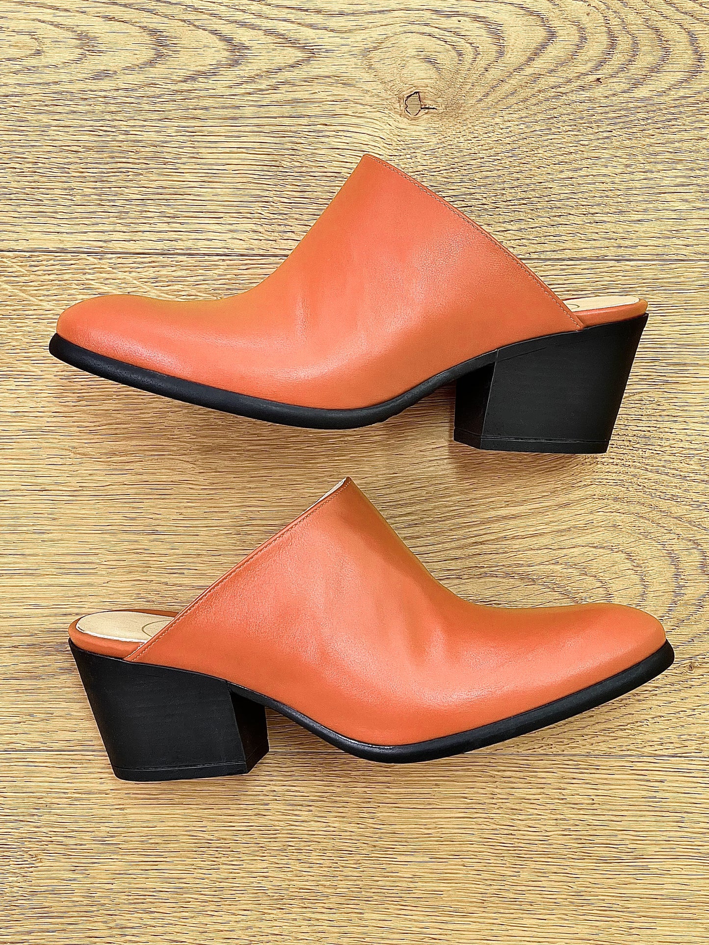 LEDER ORANJE