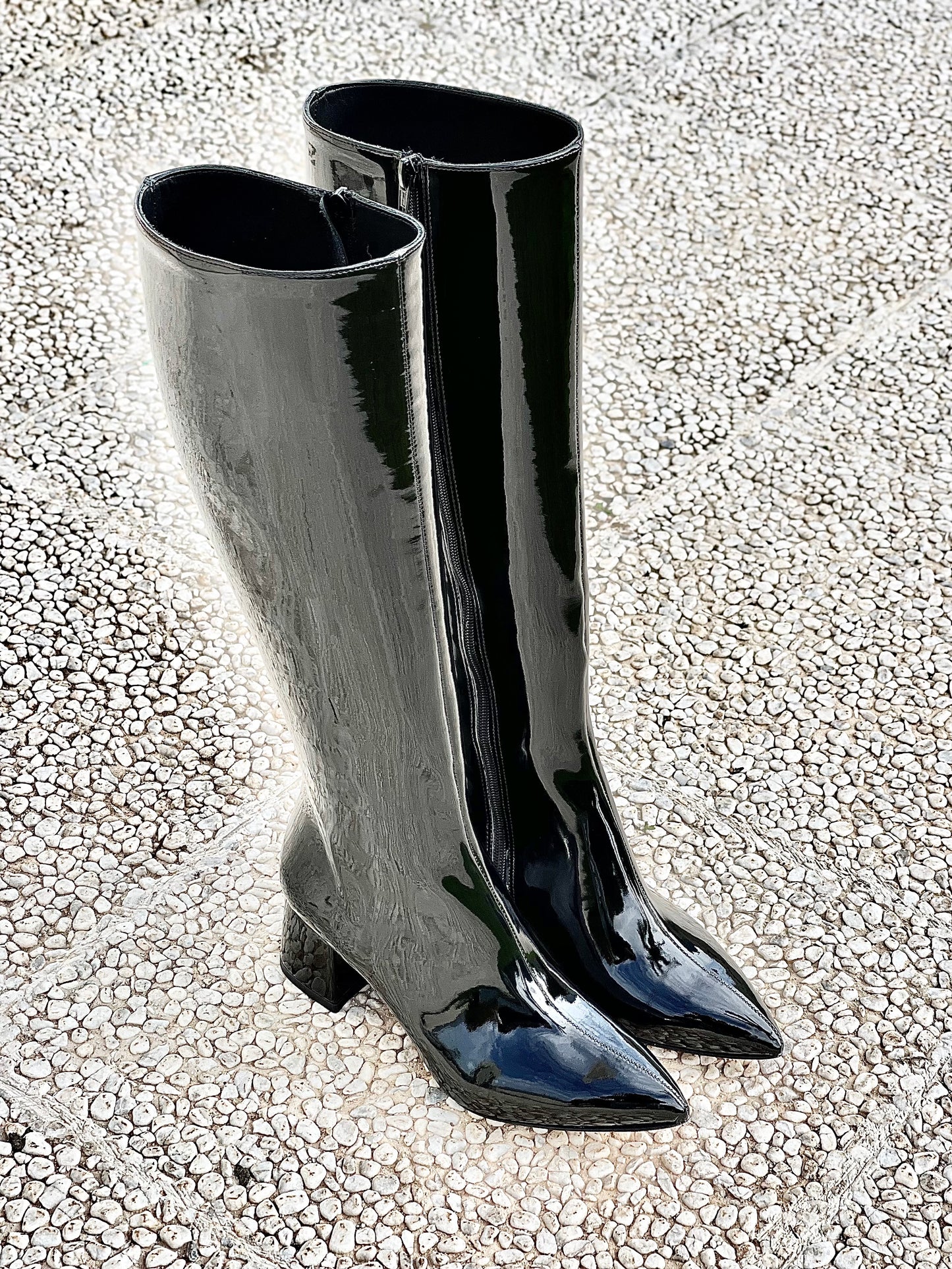 BOLIVIA ZWART LAKLEER