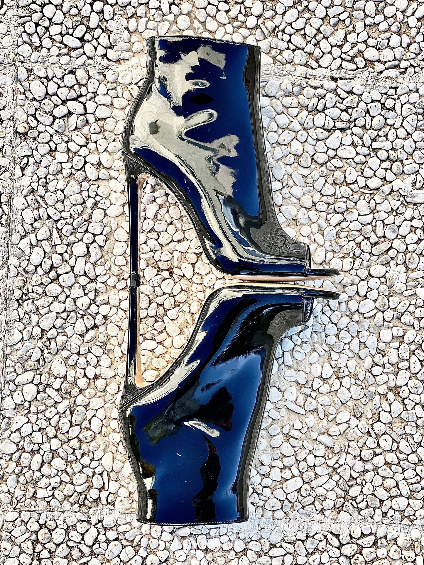 PARIS ZWART LAKLEER
