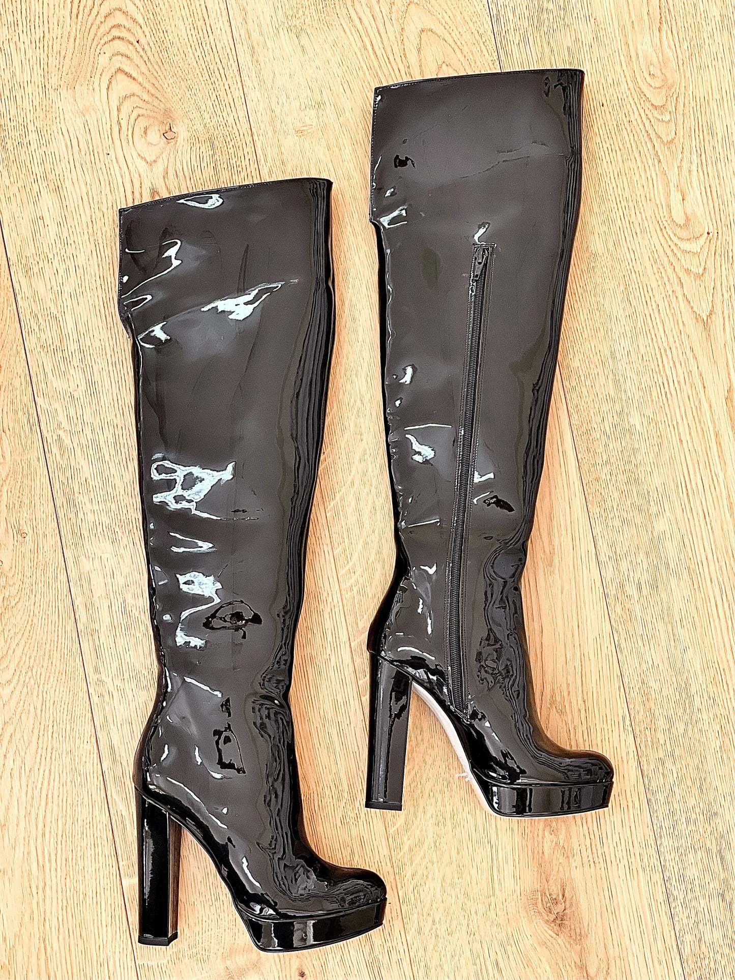 KRISTEN ZWART LAKLEER