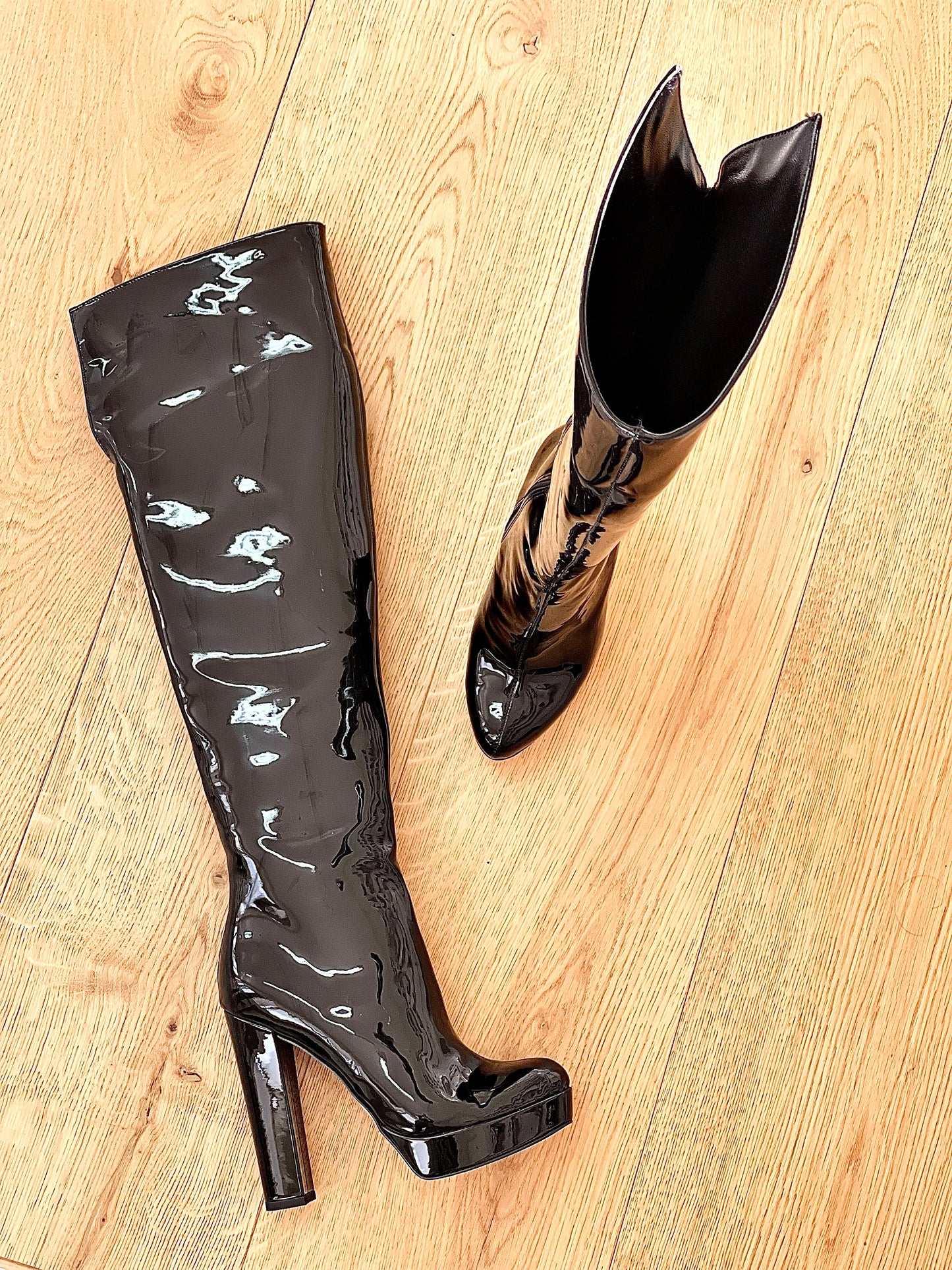 KRISTEN ZWART LAKLEER