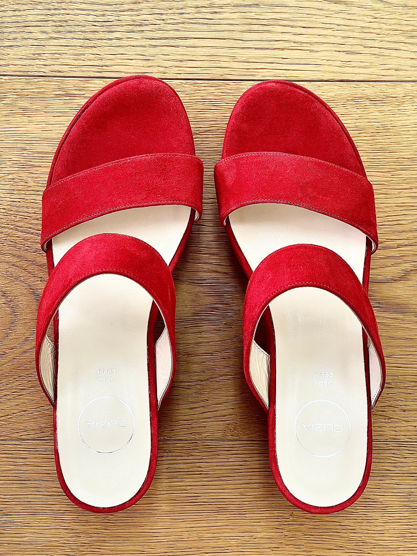 RED SUEDE GAL