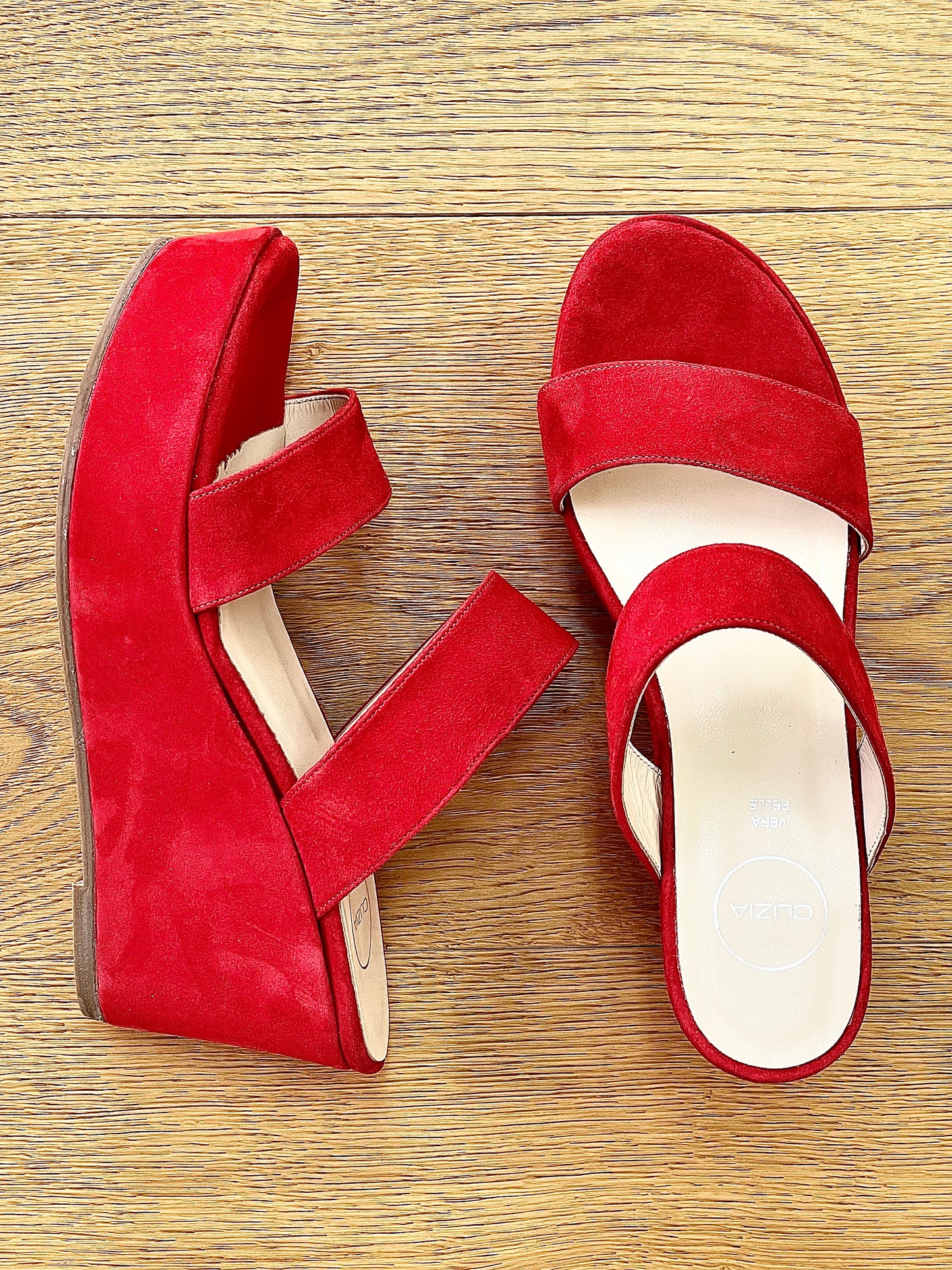 RED SUEDE GAL