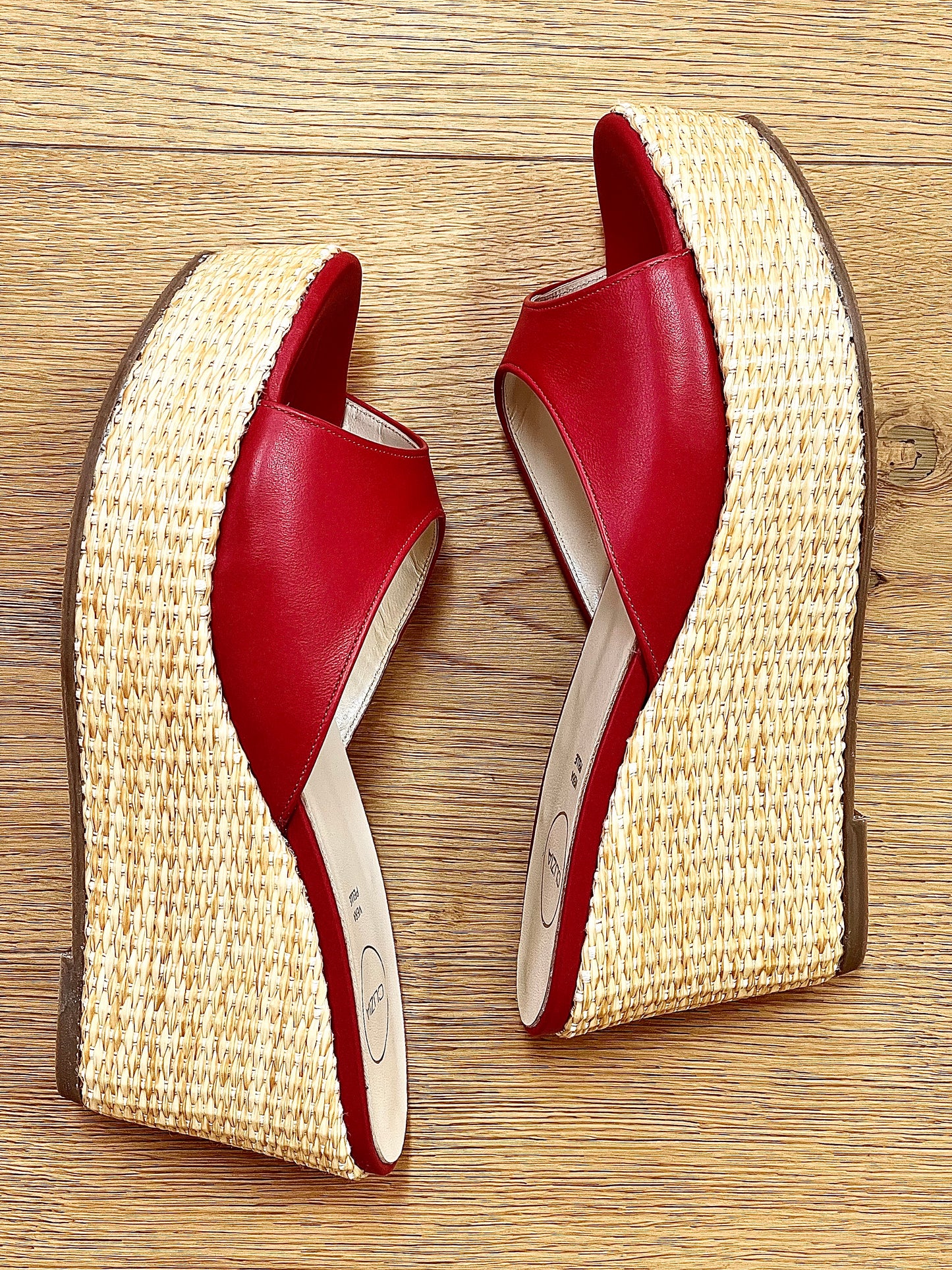 VENUS RED