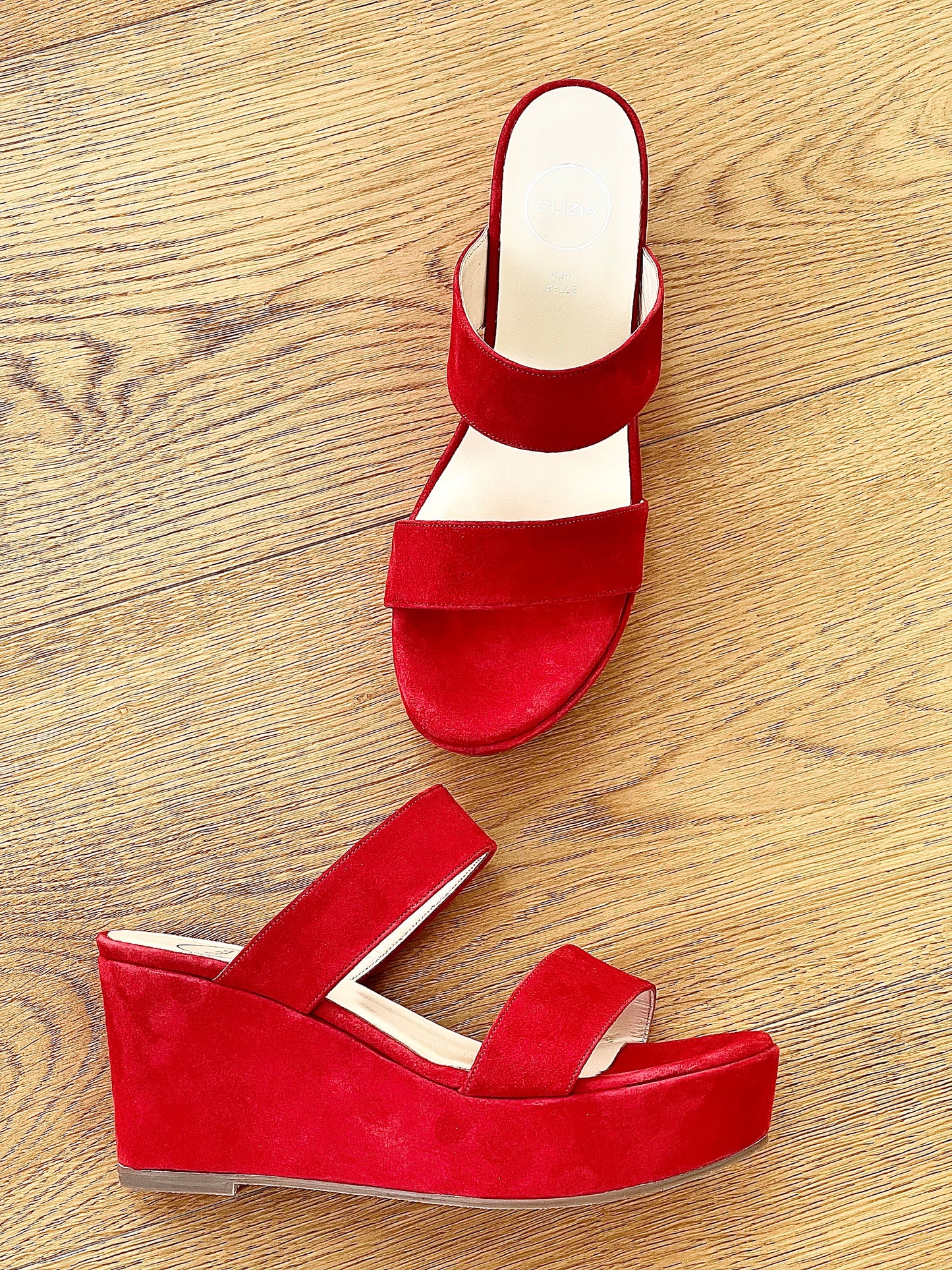 RED SUEDE GAL