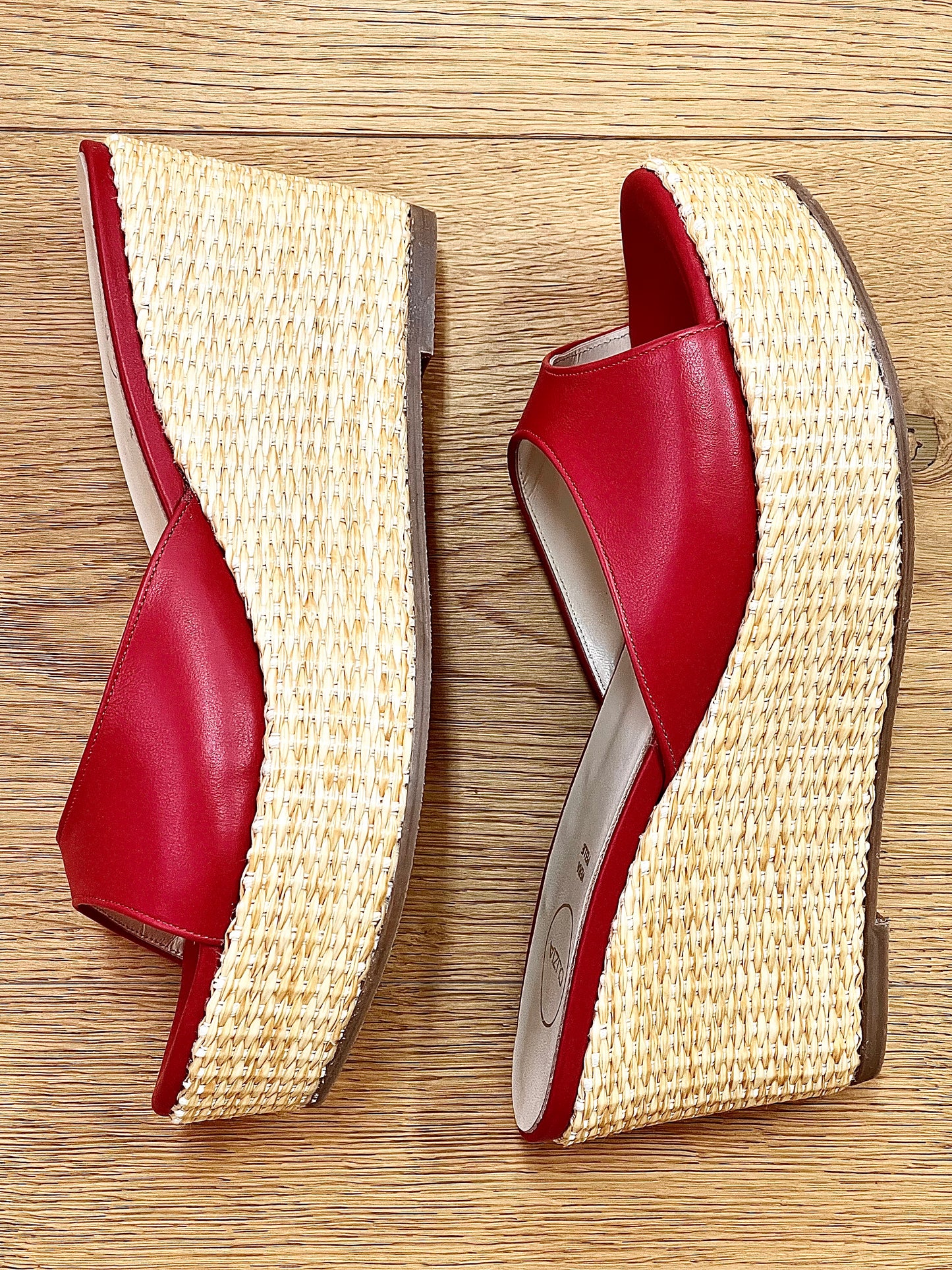 VENUS RED