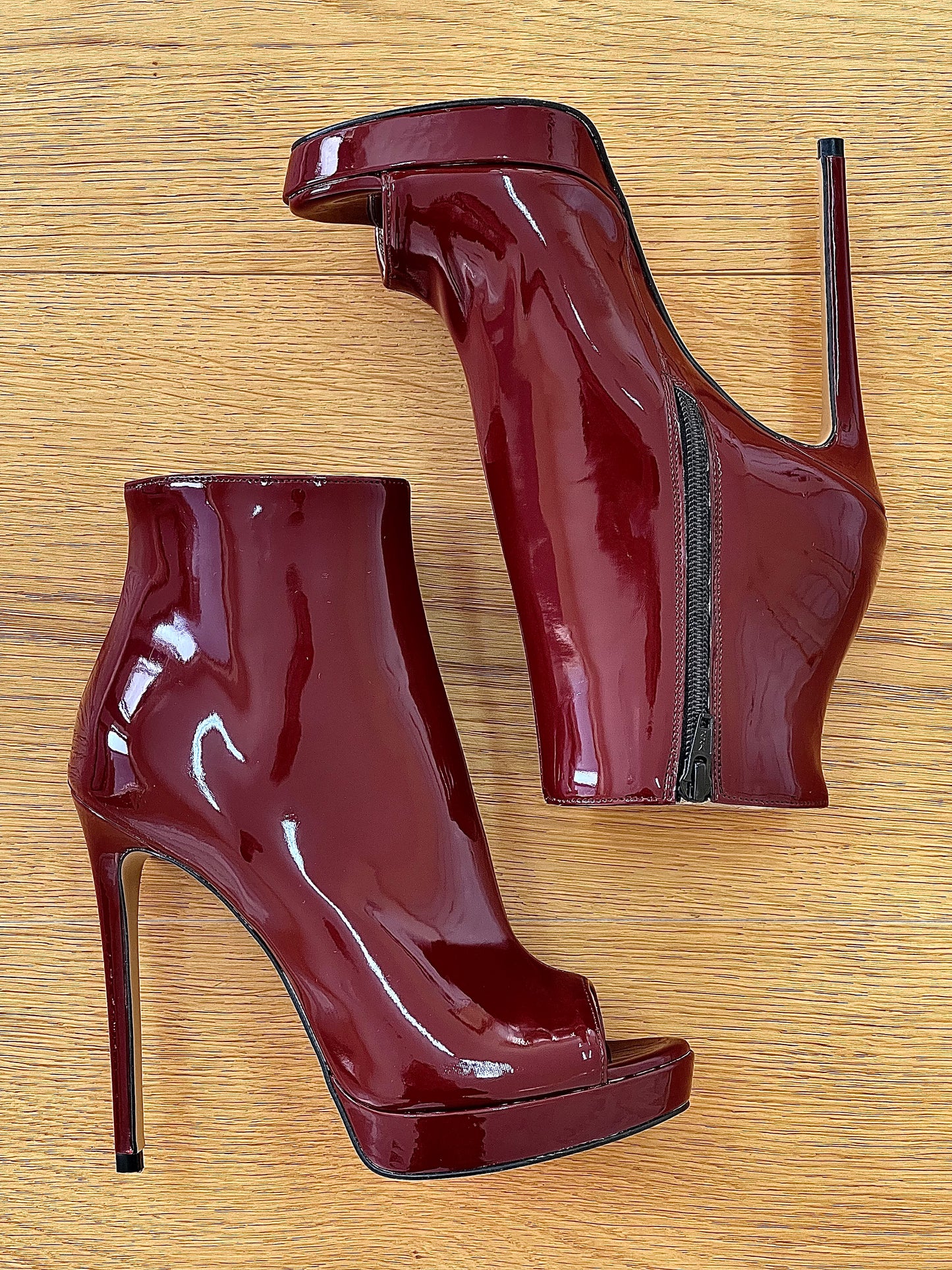 LONDON BURGUNDY LAKIEROWANA SKÓRA
