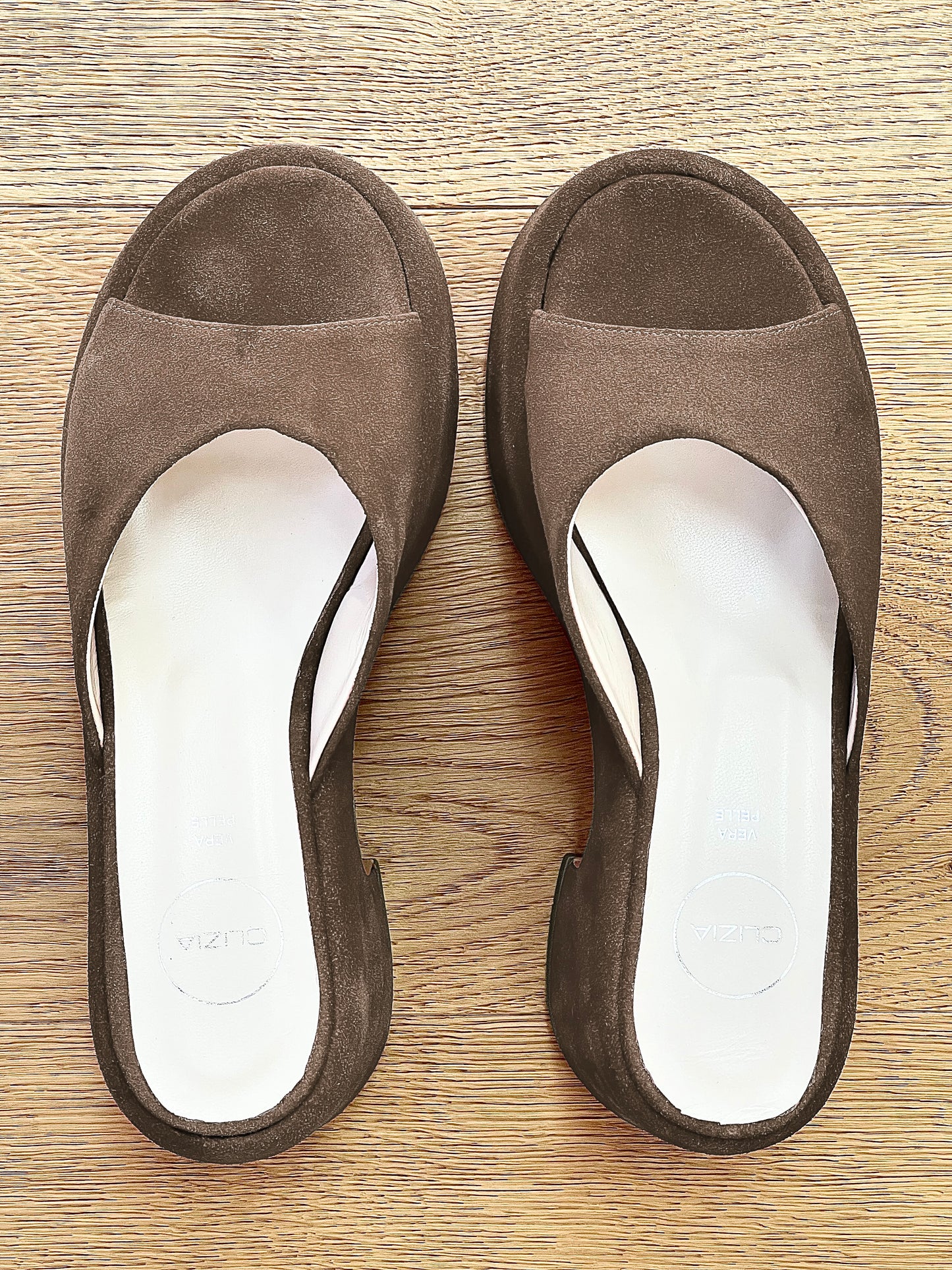 JACKIE SUEDE TAUPE