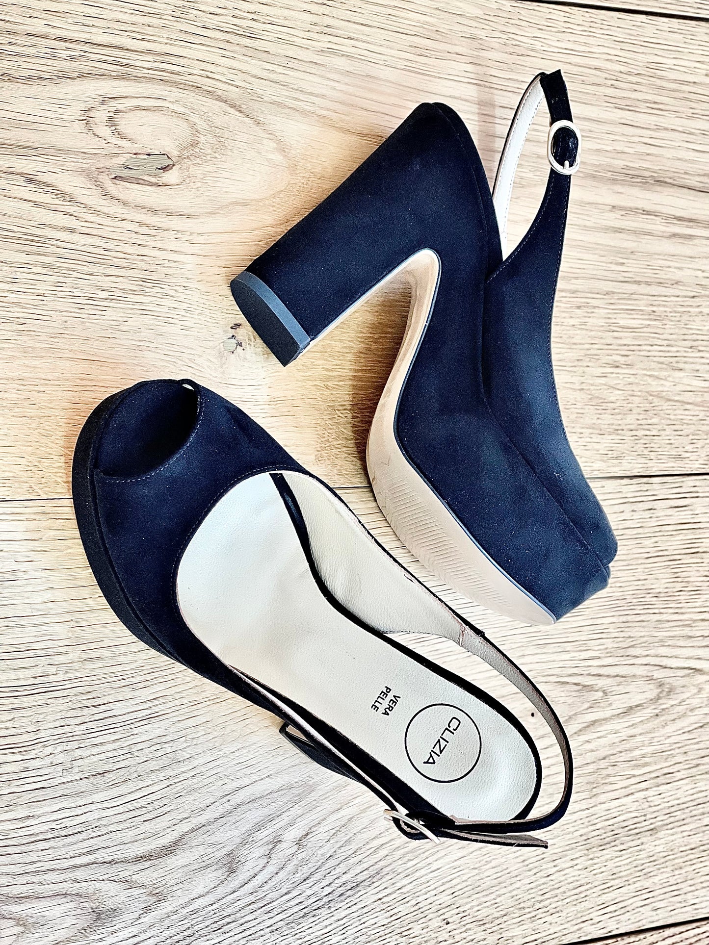 HELLEN SUEDE BLACK